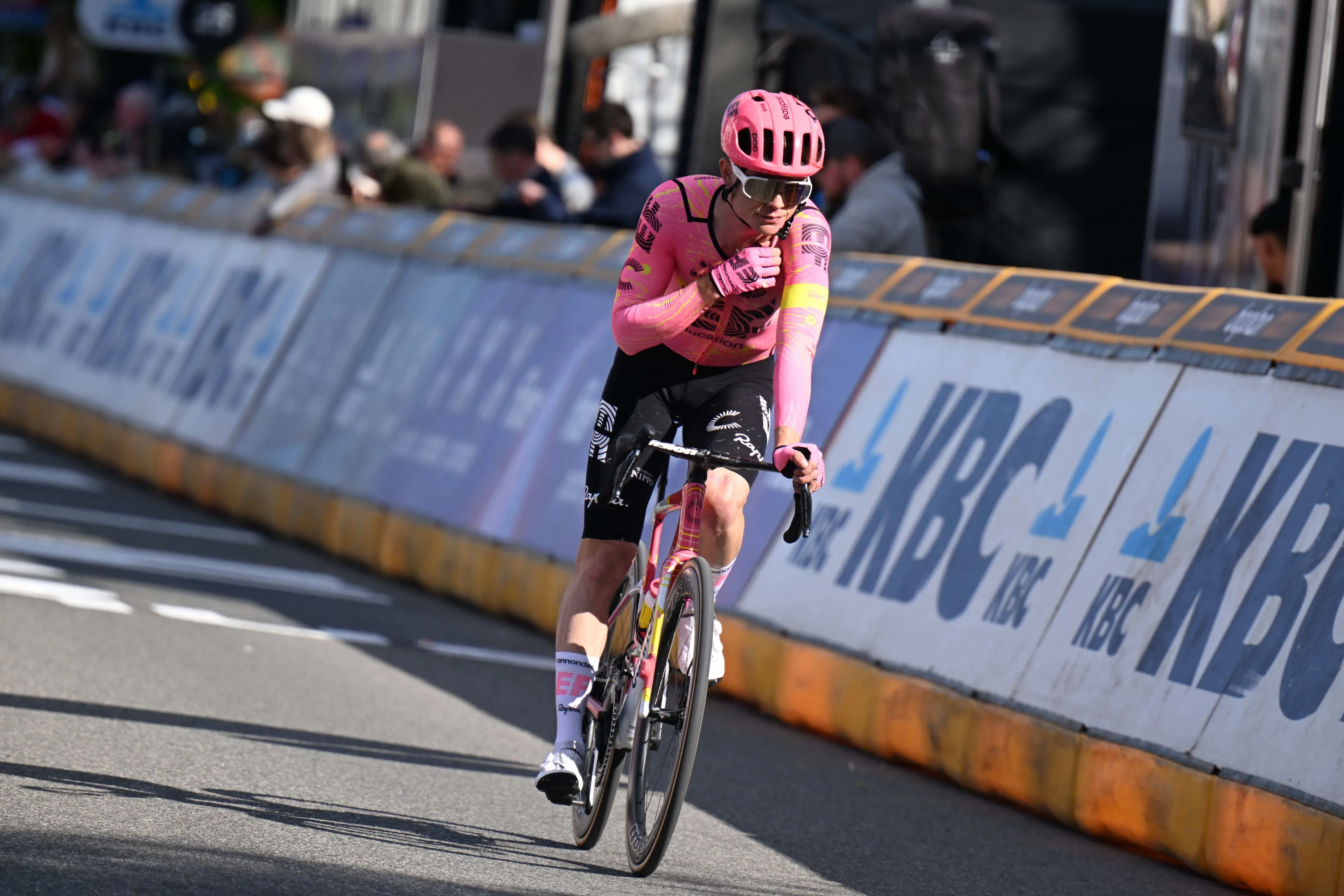 Marijn van den Berg stormt naar de overwinning in de Trofeo Ses Salines
