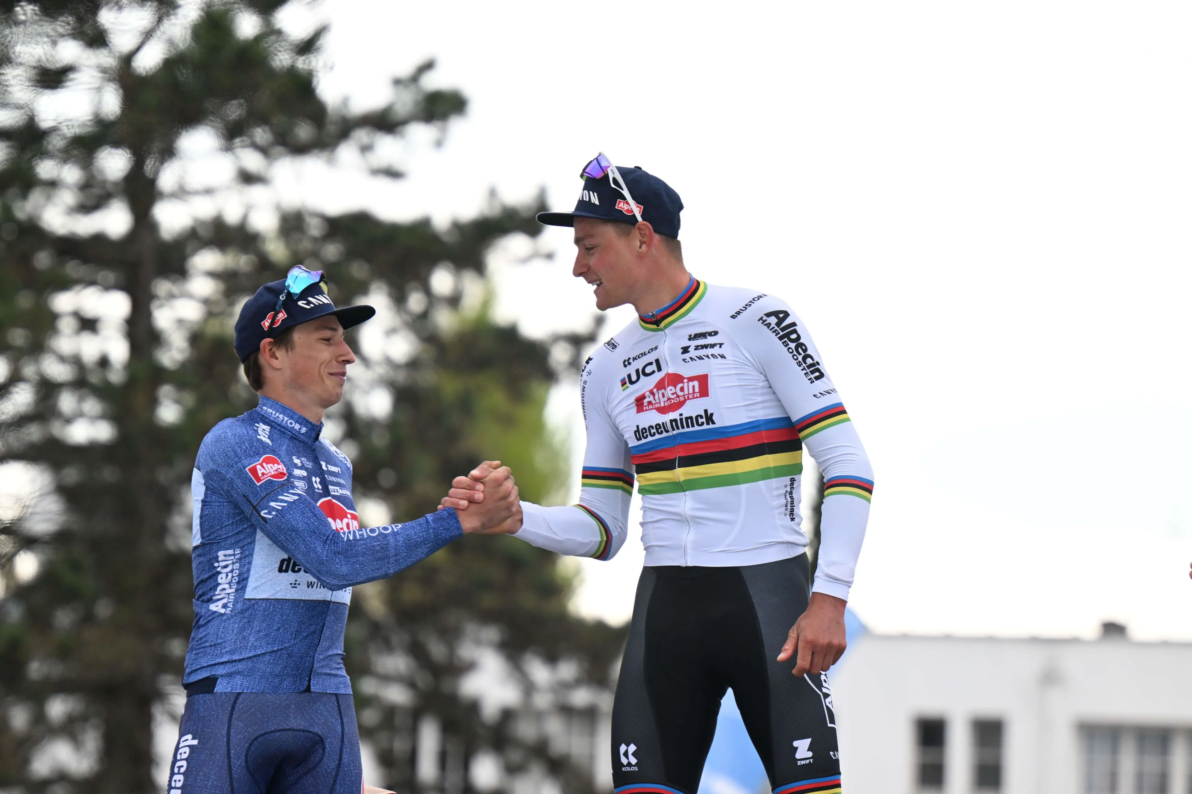 Definitieve startlijst Amstel Gold Race met Mathieu van der Poel, Tom Pidcock, Matteo Jorgenson, Tiesj Benoot, Mattias Skjelmose en Maxim van Gils