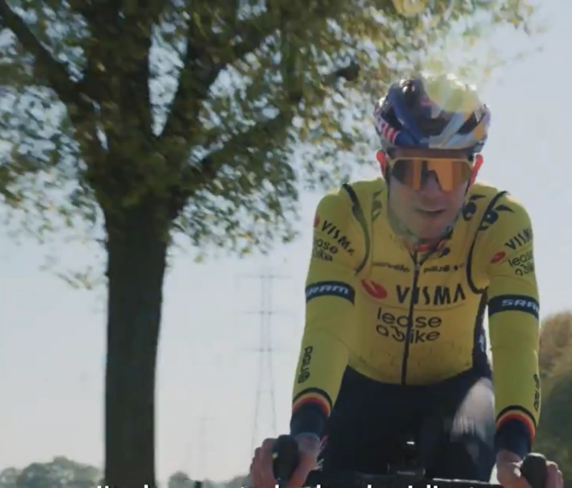 VIDEO: Team Visma | Lease a Bike deelt beelden van Wout van Aert die weer buiten op de weg traint