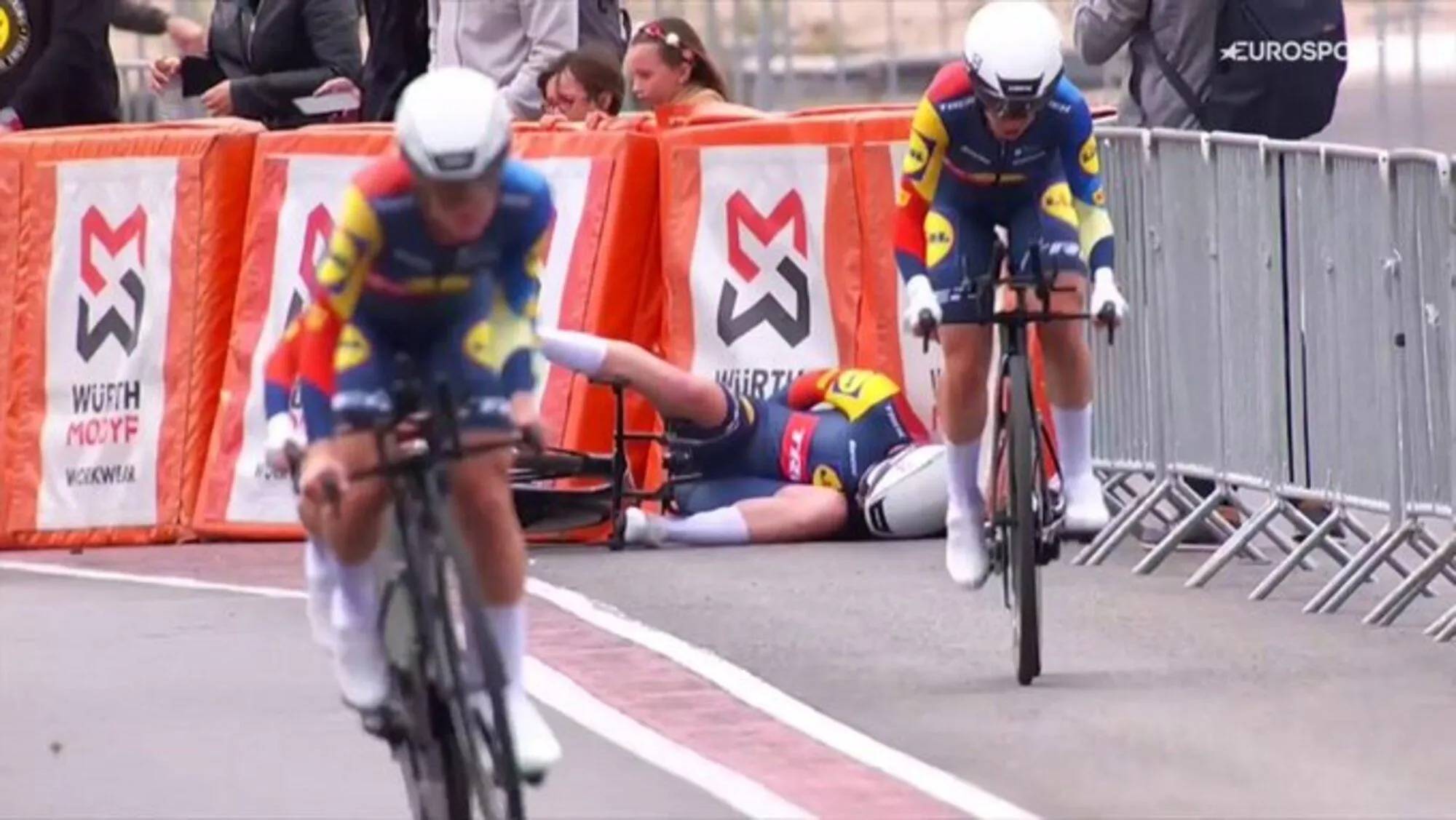 Ellen van Dijk trekt zich terug uit La Vuelta Femenina na vervelende valpartij in openingstijdsrit