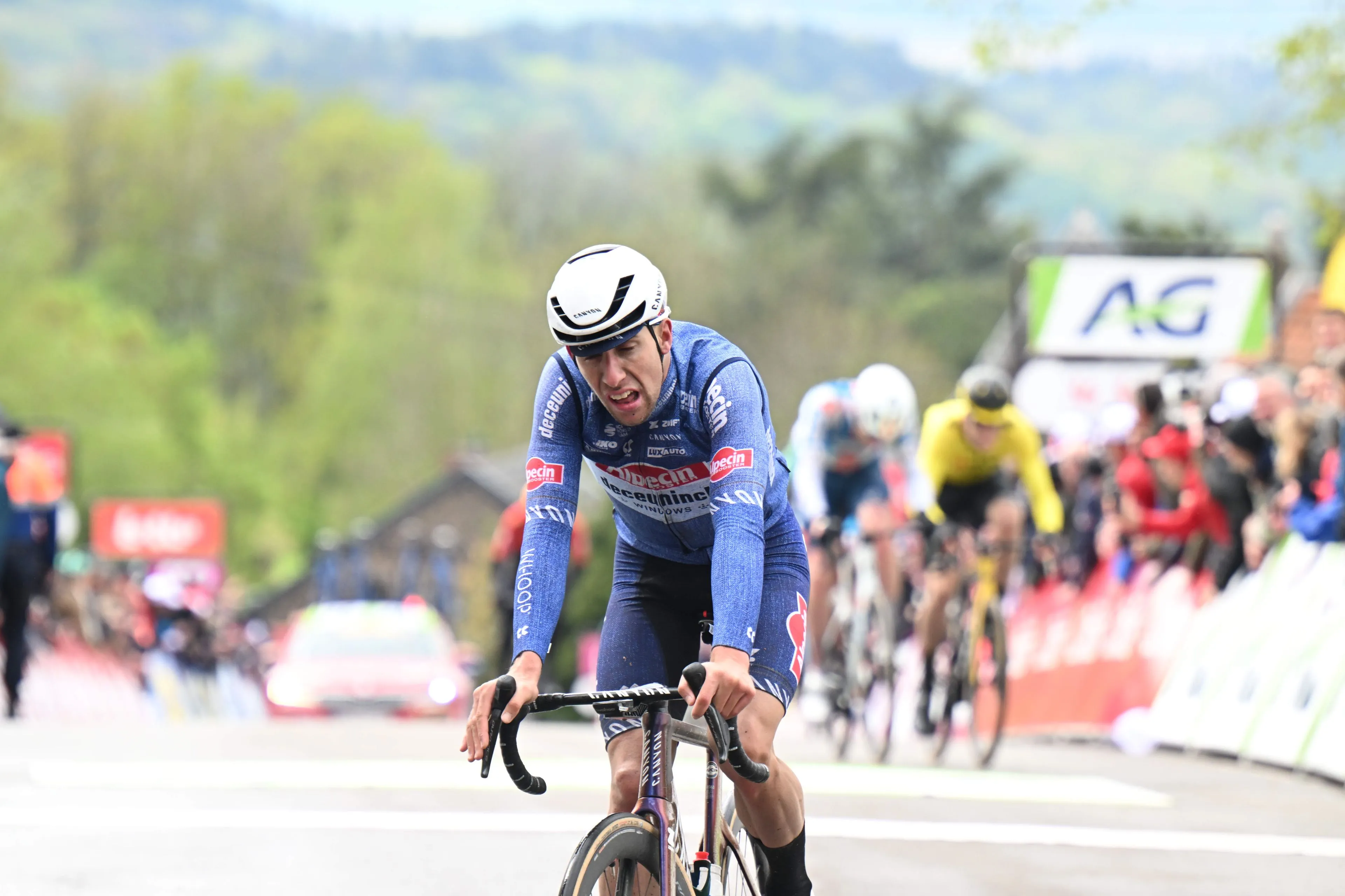 "Op de laatste klim had ik moeite om in het wiel te blijven" - Axel Laurance overleeft chaotische finale in Ronde van Noorwegen en behaalt grootste overwinning in carrière