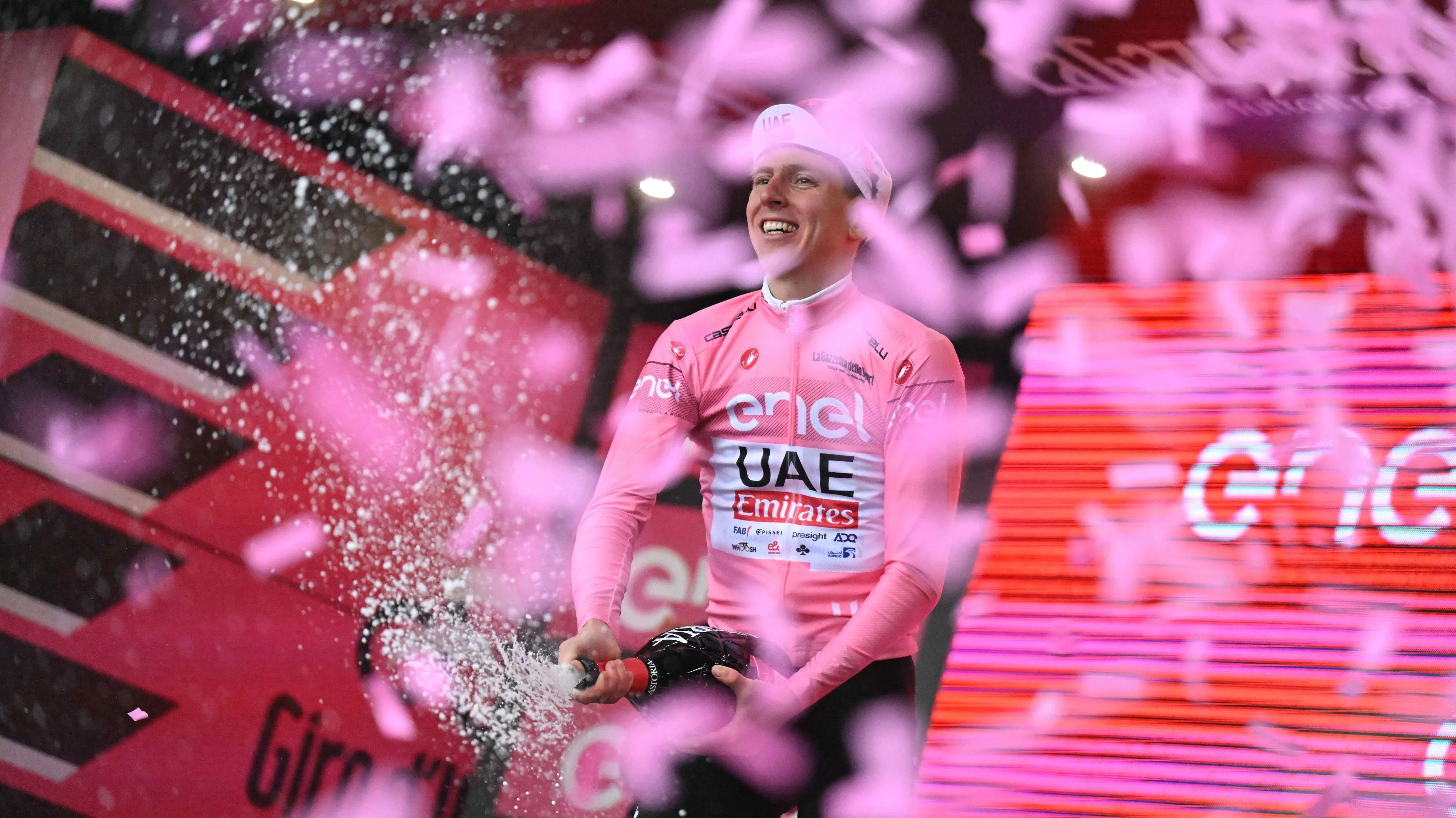 Giro d'Italia 2024 etappe 9 AK Update | Tadej Pogacar behoudt roze trui; Top10 blijft ongewijzigd