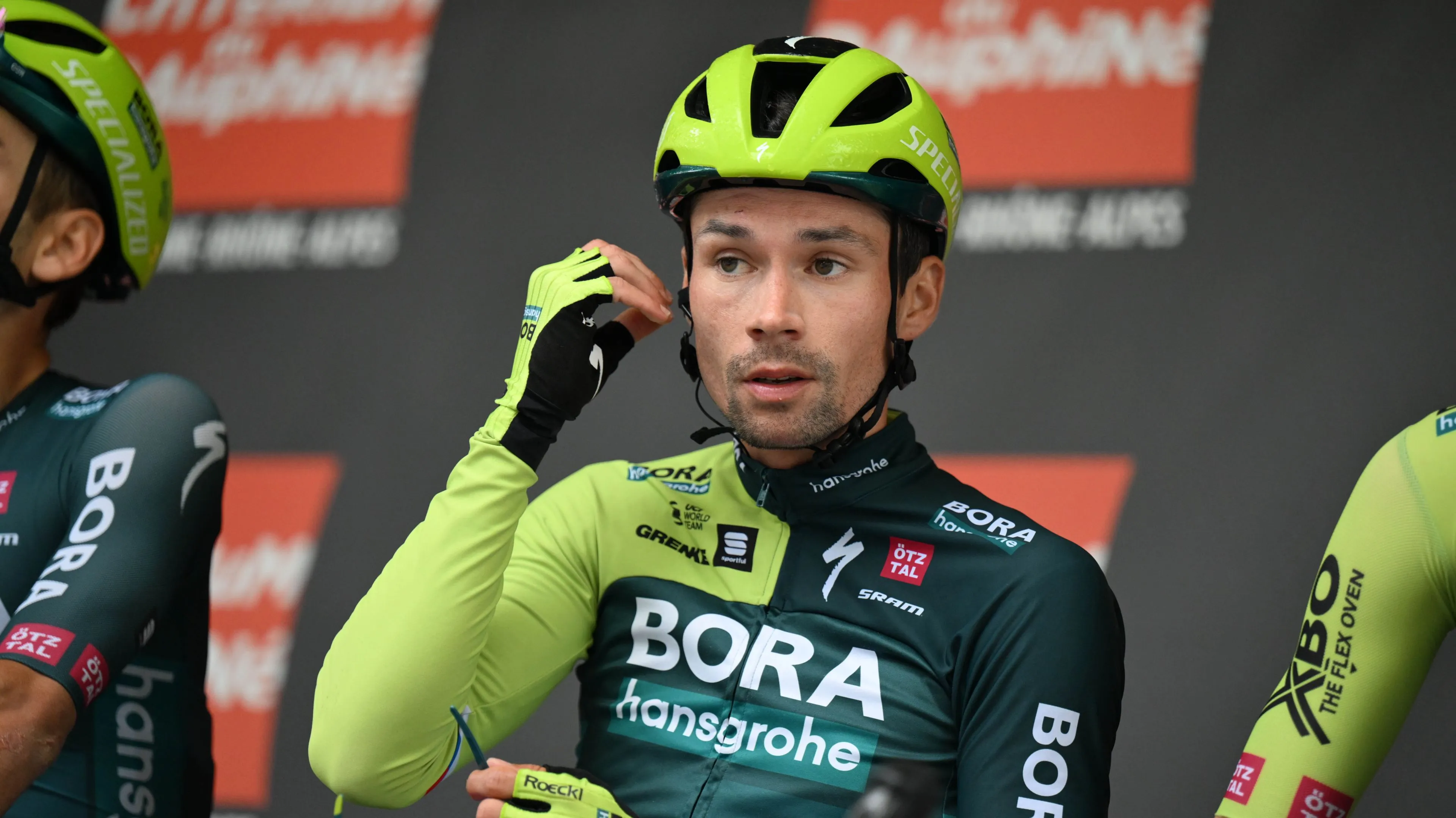 Primoz Roglic betrokken bij valpartij in derde etappe van het Critérium du Dauphiné 2024