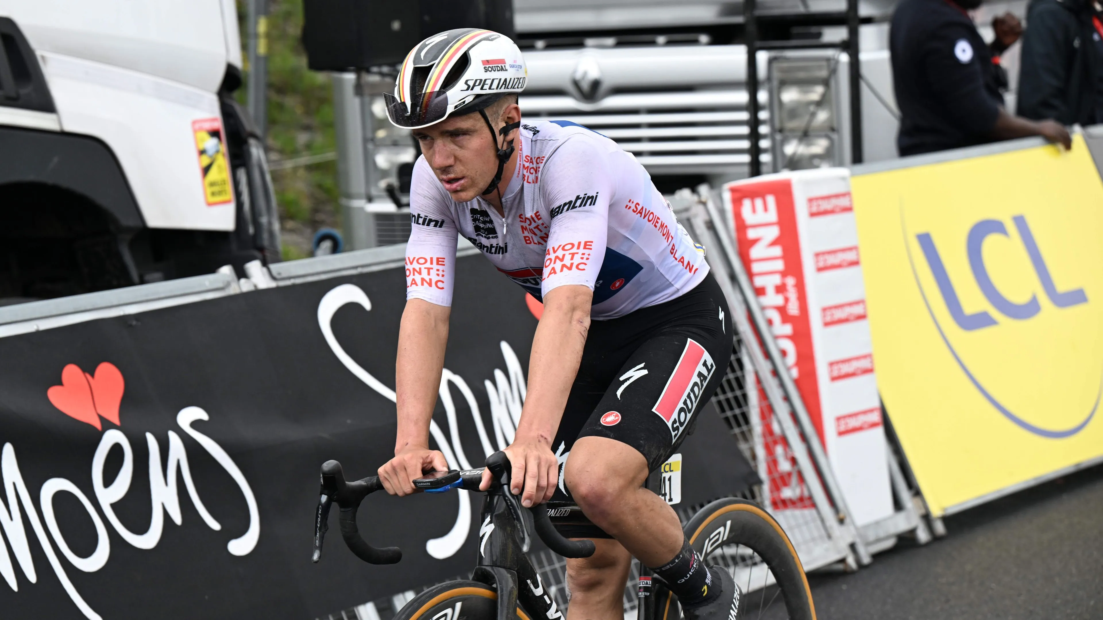 "Ze hebben Remco vaak getest op covid, maar hij was telkens negatief" - Evenepoel worstelde met gezondheid in de Dauphiné