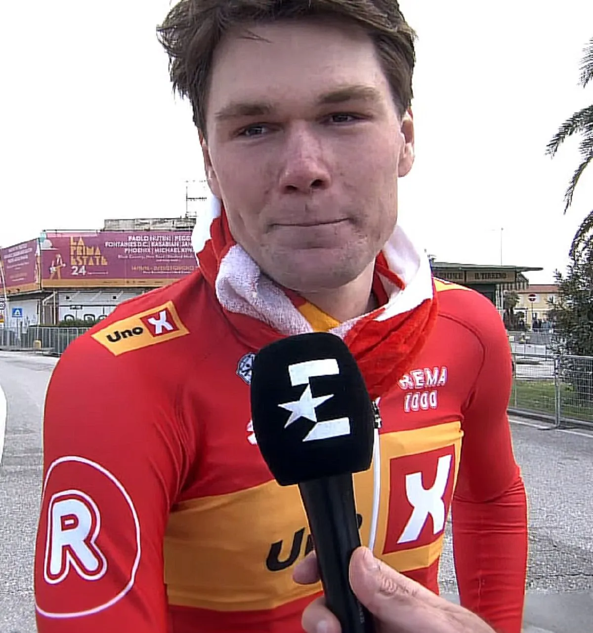 "Het is belangrijker hoe het met het slachtoffer gaat" - Soren Waerenskjold pakt tijdritzege in Baloise Belgium Tour na oponthoud voor medisch noodgeval