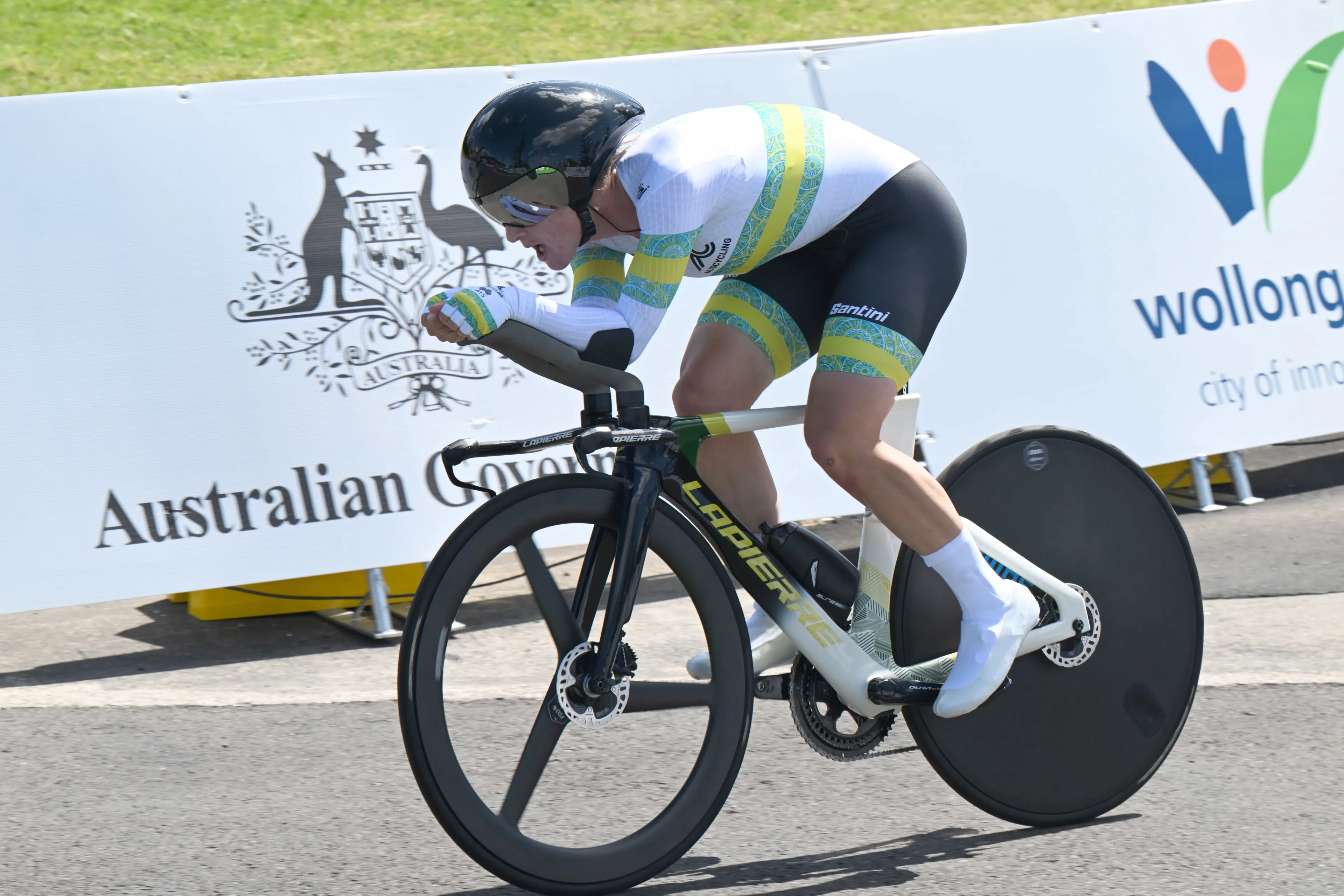 Grace Brown wint Olympisch kampioenschap tijdrijden! De Britse Anna Henderson wordt tweede terwijl Chloe Dygert derde wordt ondanks valpartij