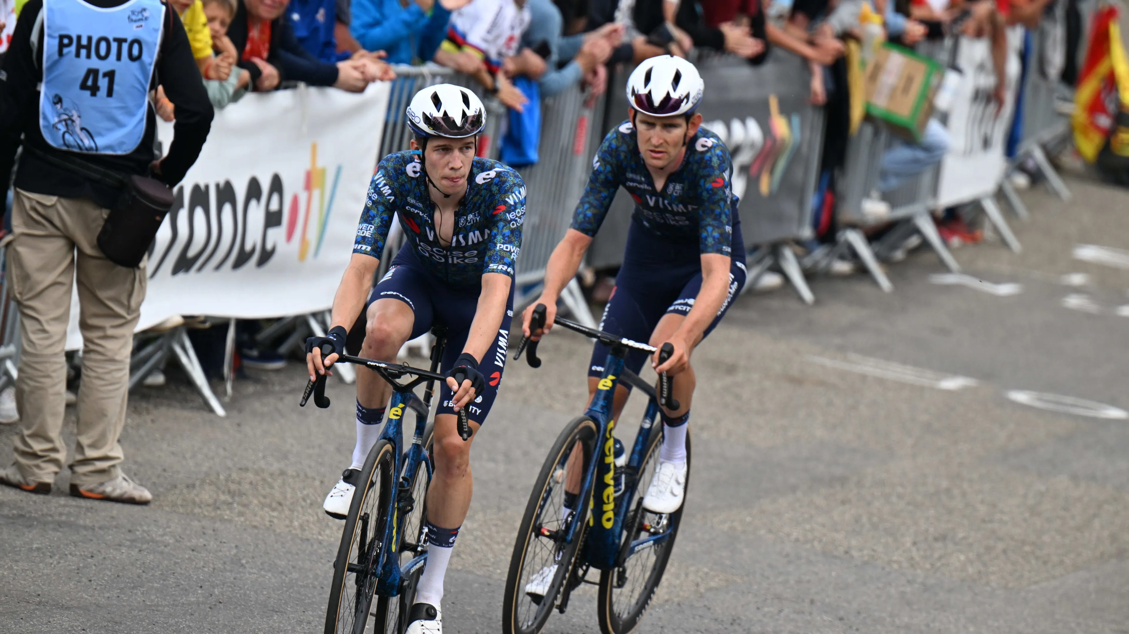 "Hij zal een van de steunpilaren van deze ploeg worden" - Visma erg onder de indruk van Bart Lemmen zijn prestaties tijdens debuut in Tour de France