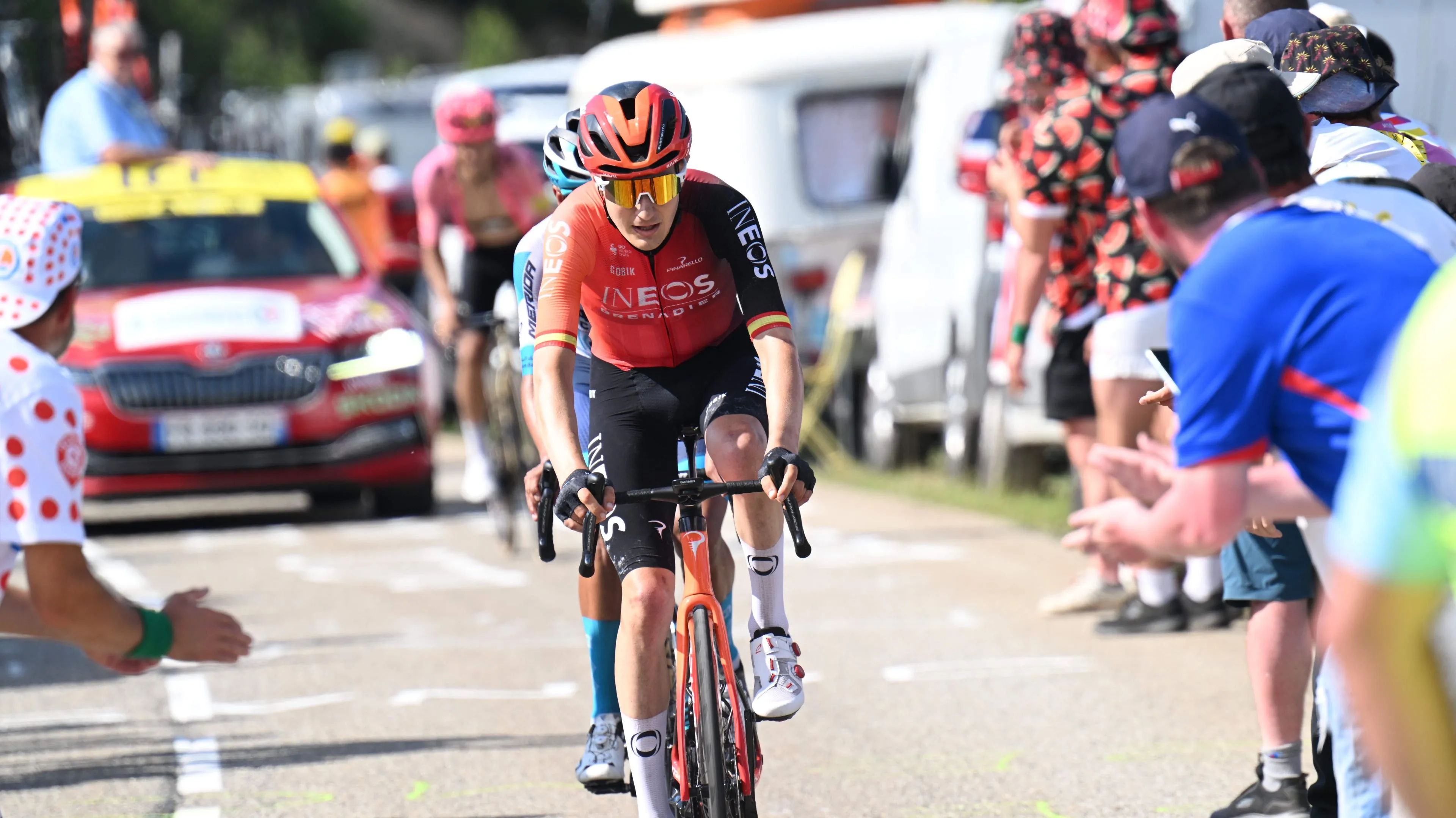 "Ik liet me meeslepen en daar heb ik voor betaald" - Carlos Rodriguez ziet Tour de France-podiumhoop vervliegen in etappe 15