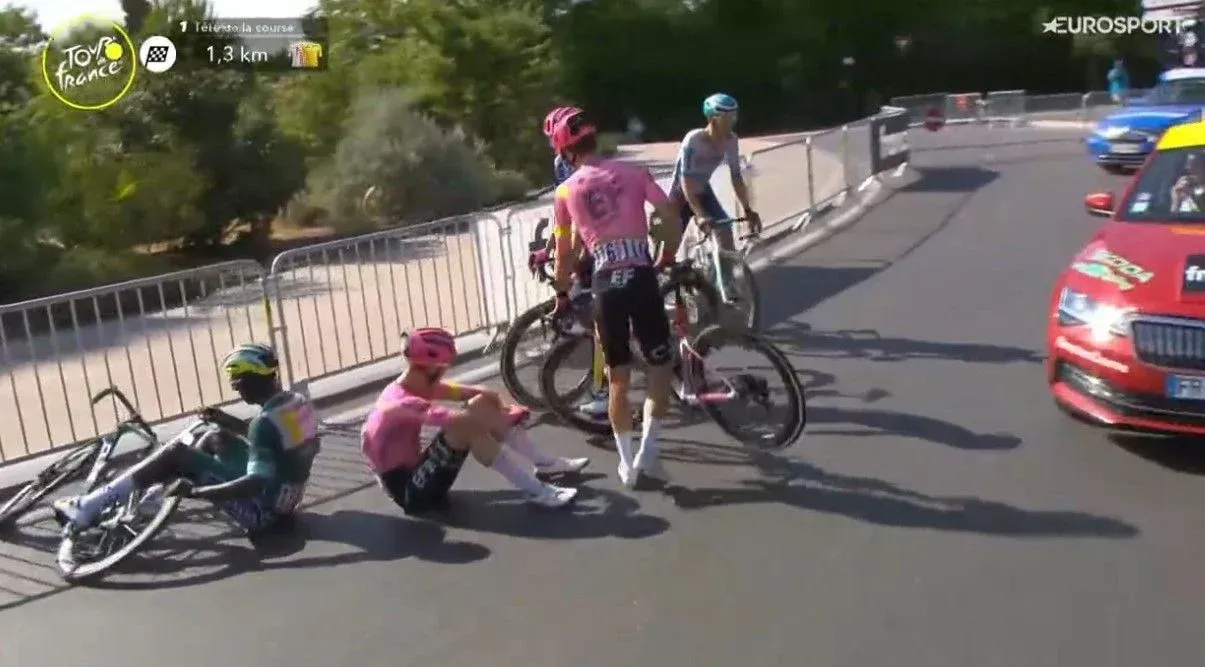 Medisch rapport en uitvallers Tour de France 2024 Update na etappe 16: Nog twee renners verlaten de Tour met corona; Biniam Girmay moet gehecht worden na valpartij