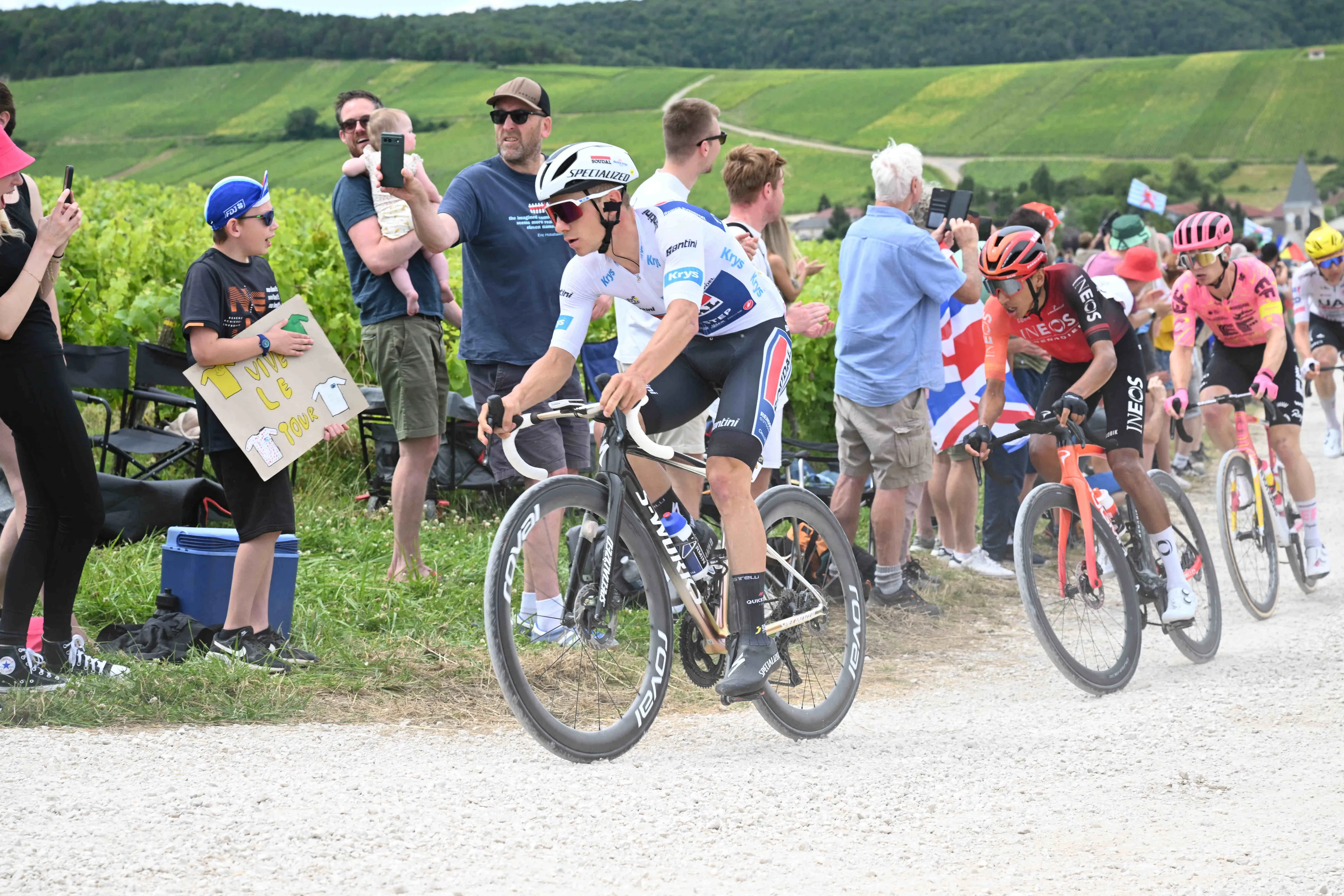 "We zijn nog niet eens halverwege, dus het plan blijft hetzelfde" - Remco Evenepoel benadrukt dat top 5 het doel blijft bij zijn Tour de France-debuut