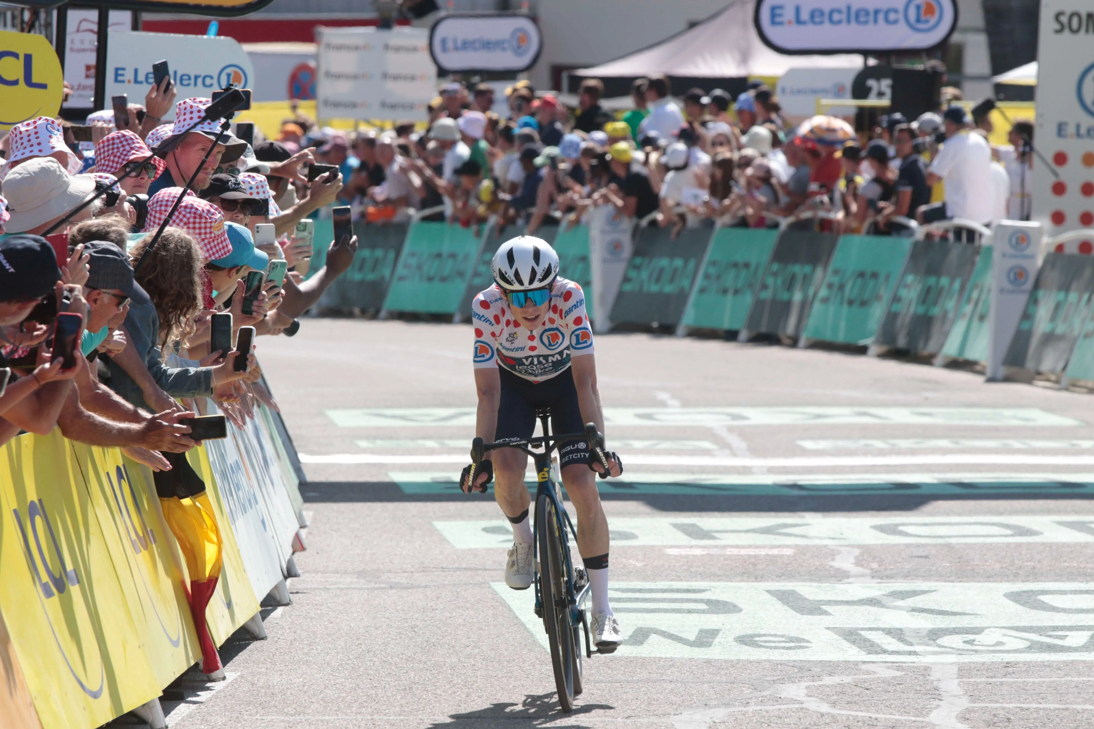 Lance Armstrong hekelt Visma voor het "forceren" van Jonas Vingegaard: "Niemand zou in de positie moeten worden gebracht om de Tour de France te winnen na een val".