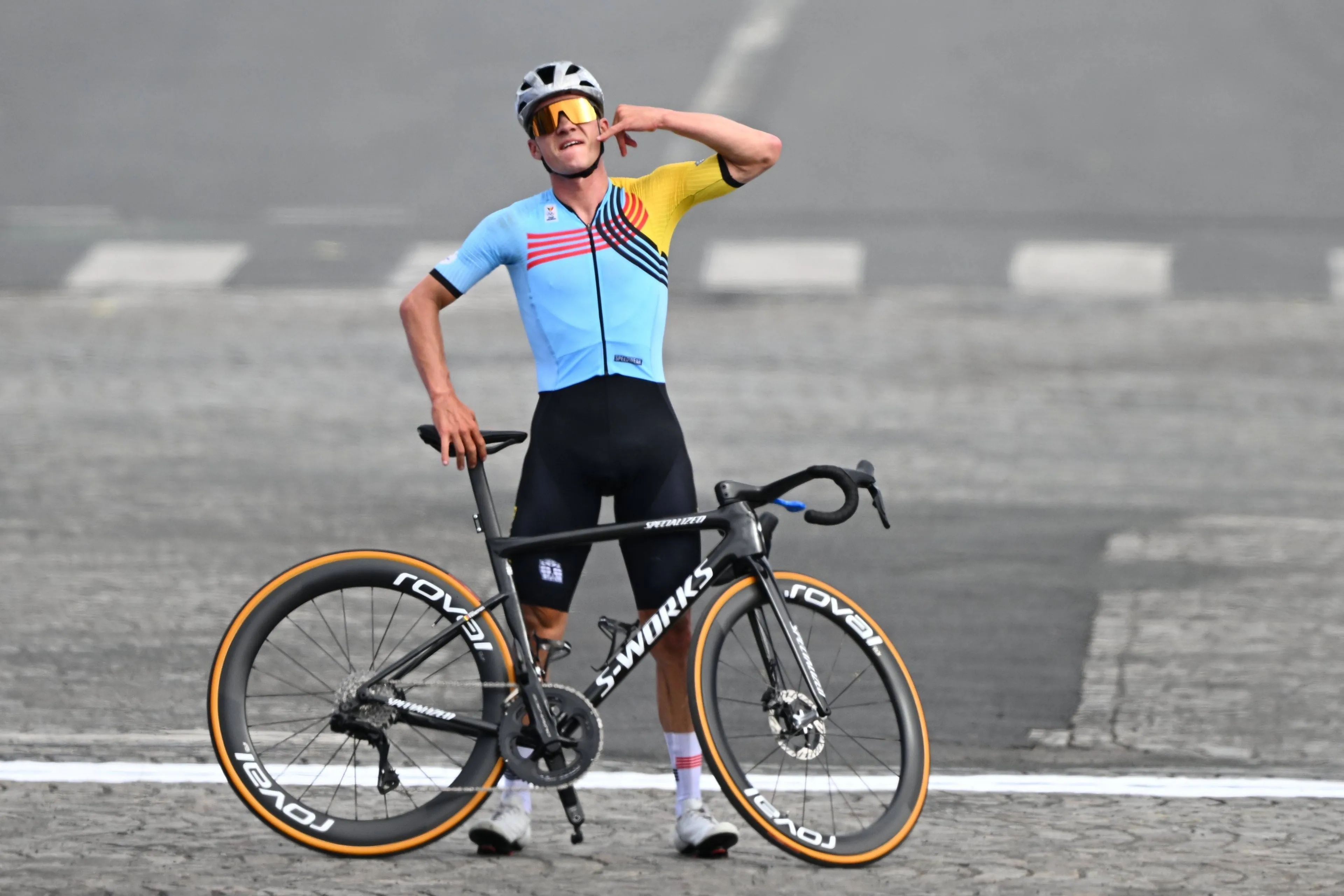 "We schrijven als ploeg geschiedenis" - Belgische bondscoach in de wolken met dubbele Olympische triomf van Remco Evenepoel
