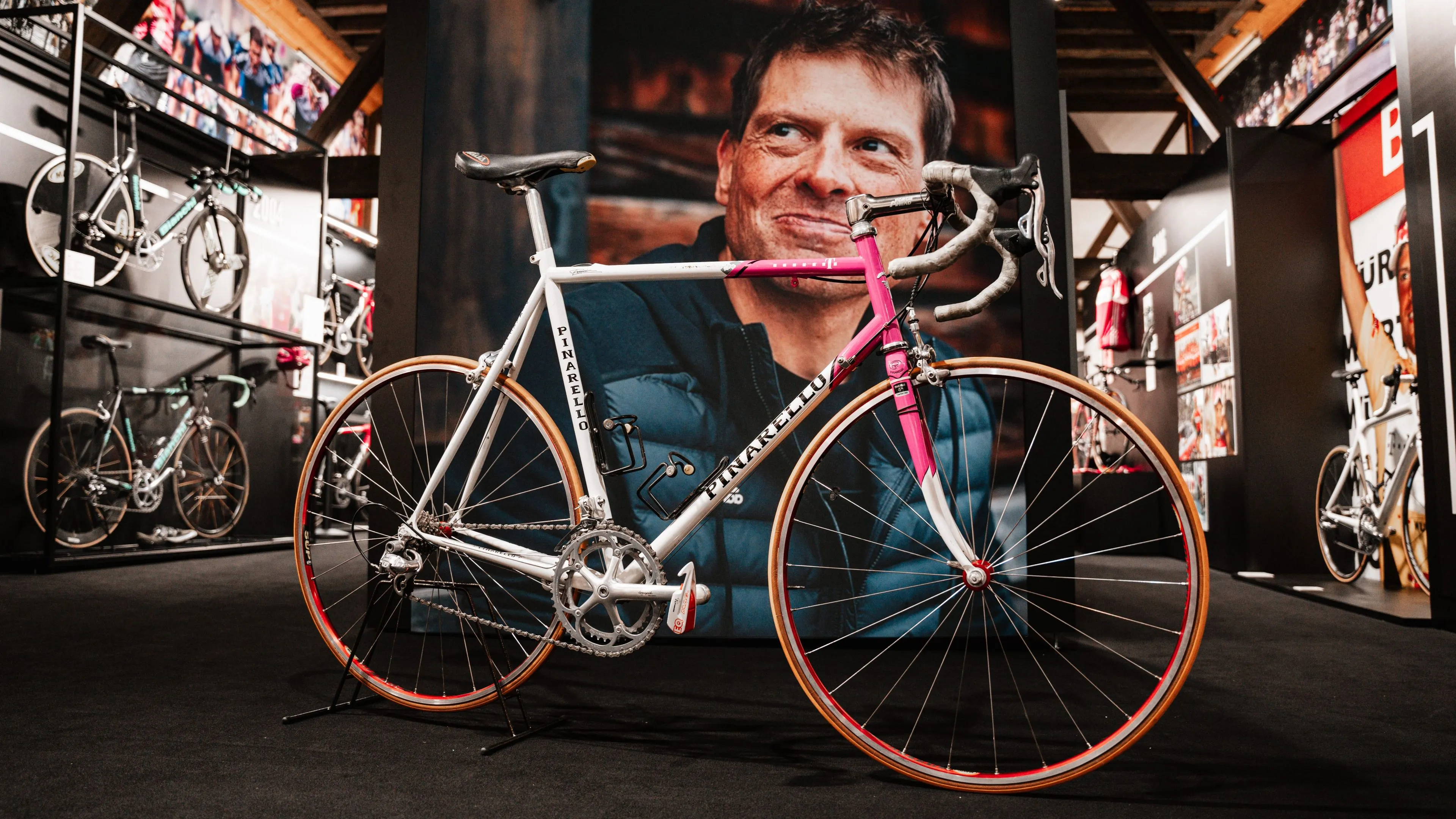€20.000 voor jeugdwielerorganisaties: Veiling van legendarische Pinarello fiets Jan Ullrich een groot succes