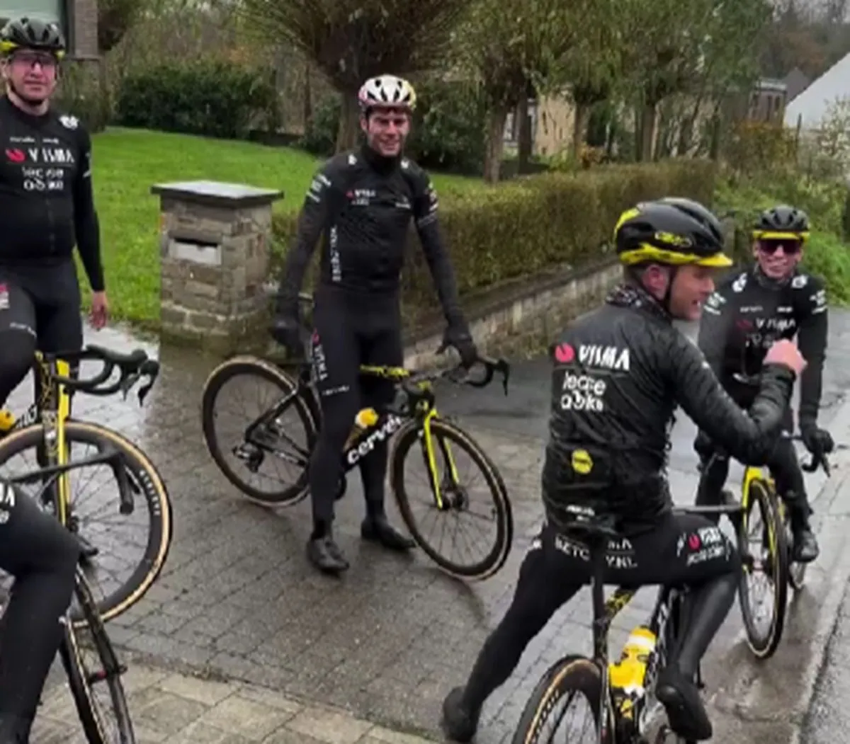 Wout van Aert en Visma-ploeggenoten verkennen Vlaamse wegen in voorbereiding op voorjaarsklassiekers