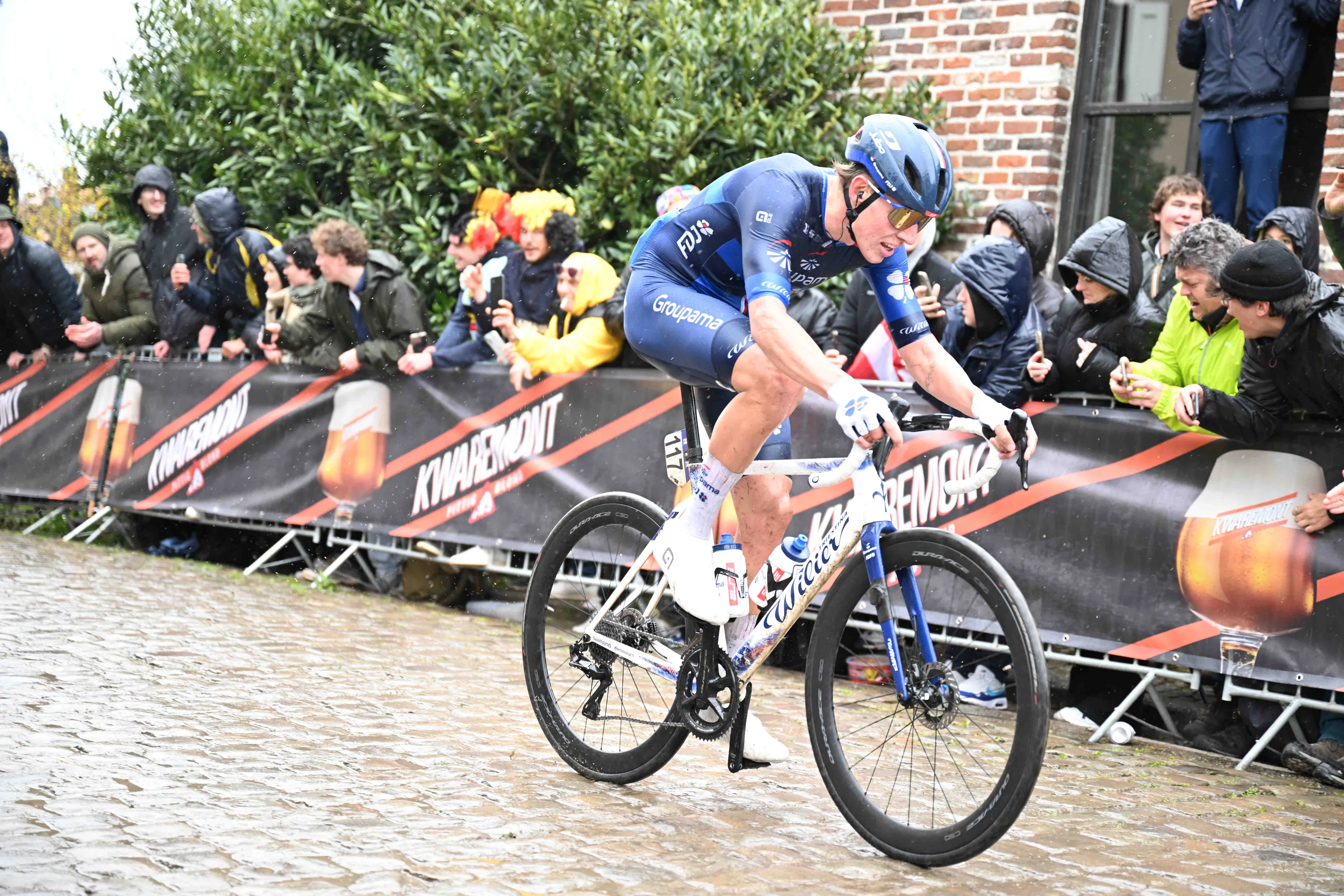 Laurence Pithie wil met Mathieu van der Poel concurreren in Parijs-Roubaix: "Ik weet dat het ambitieus is, maar je moet ergens beginnen"