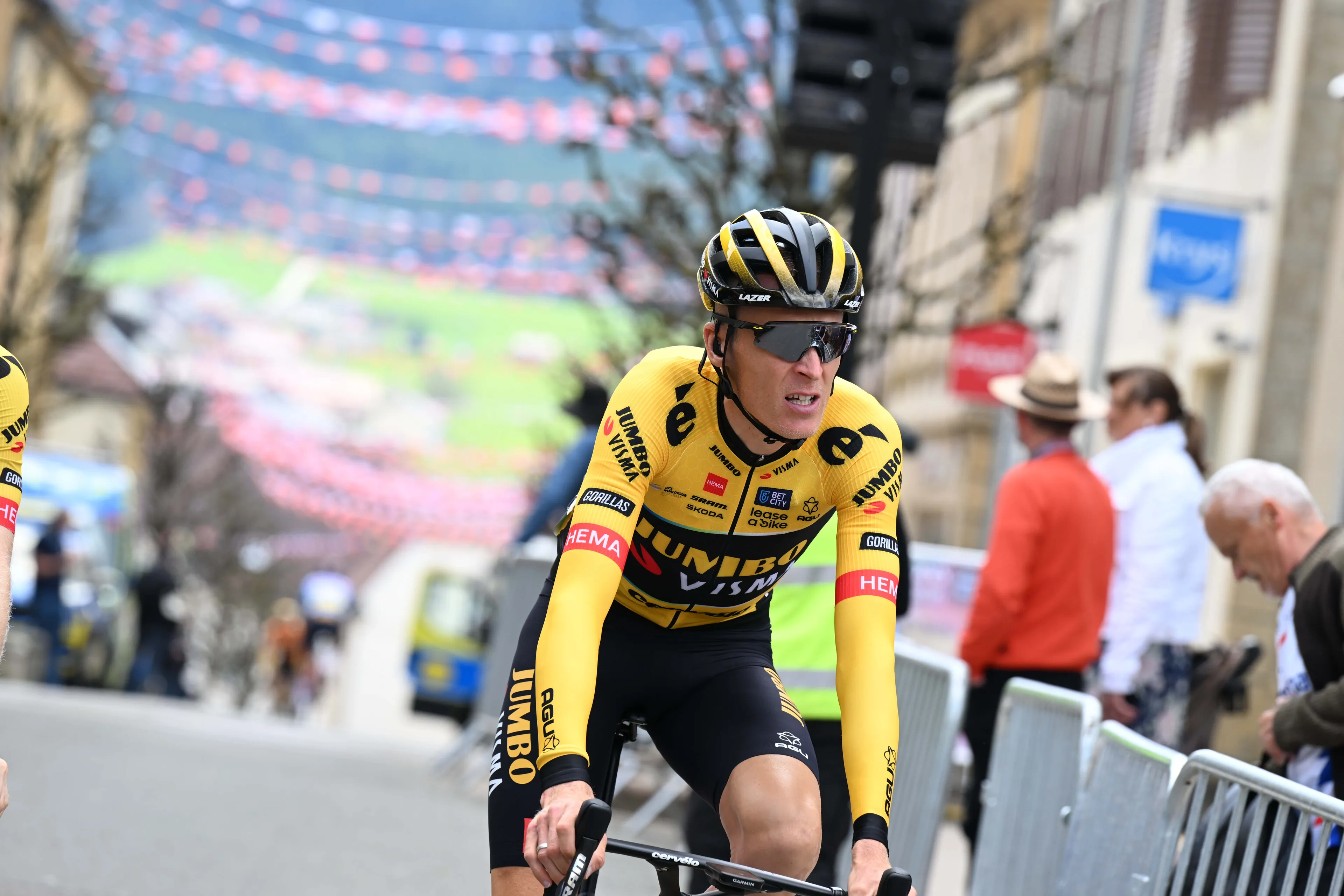"Het werd tijd om weer eens iets te winnen" - Robert Gesink steekt zijn hand op in de meest zuidelijke gravelrace ter wereld