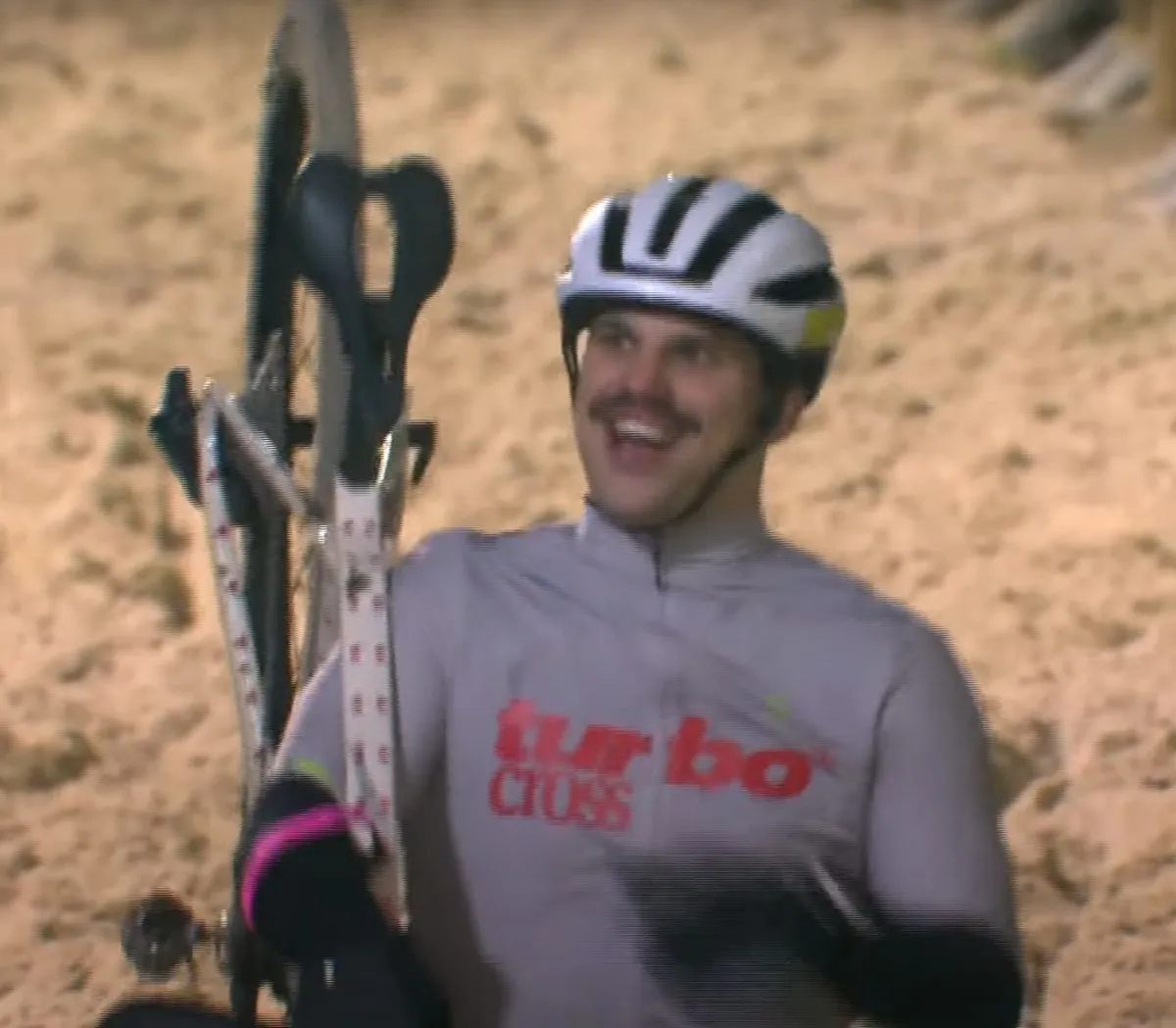 Bas Tietema en Puck Moonen kronen zich tot winnaars van de Turbo Cross