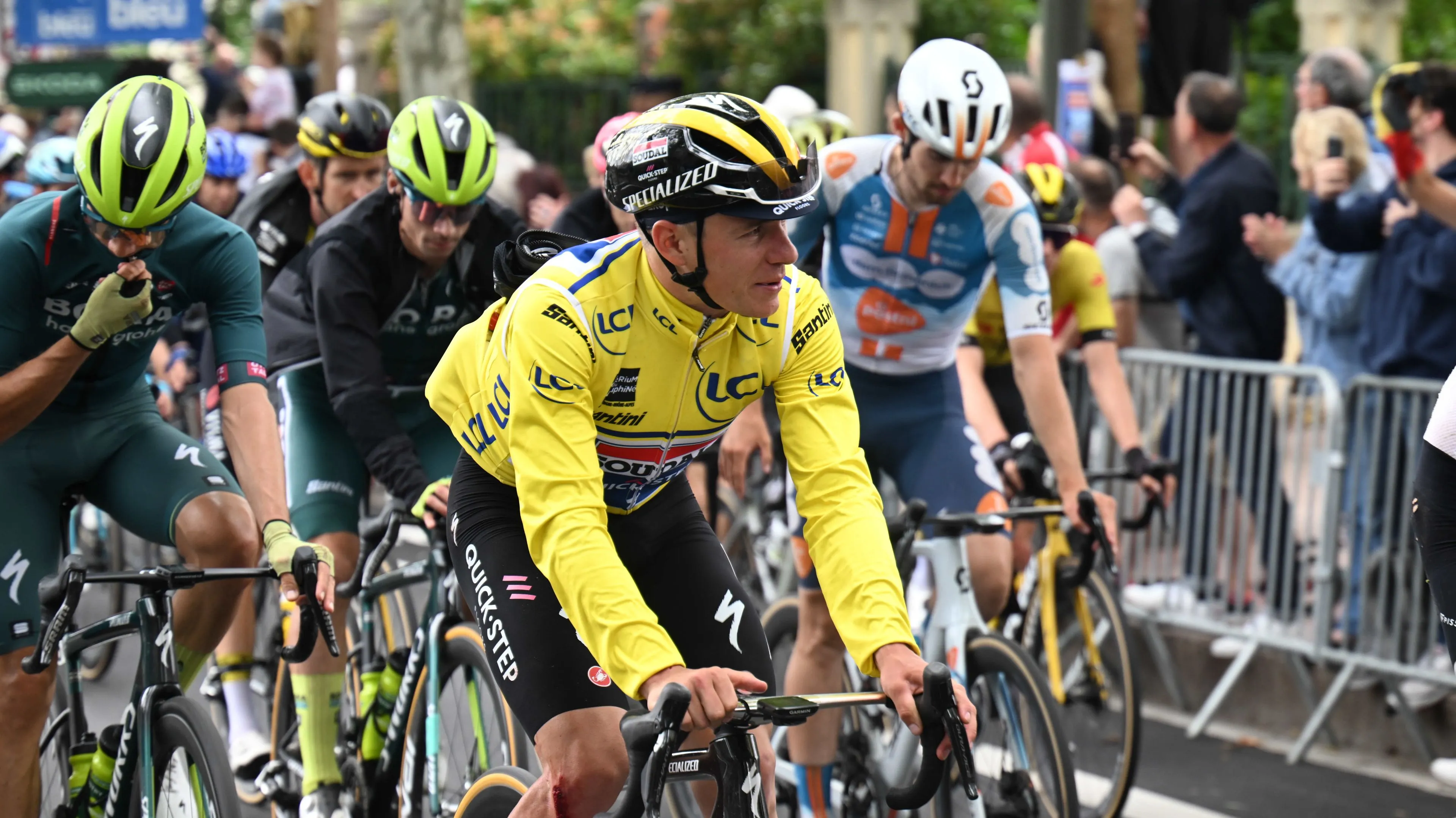 "Het kan voordelig zijn om frisser aan de Tour te beginnen" - Nederlandse analisten zoeken lichtpuntjes in trainingsongeval Remco Evenepoel