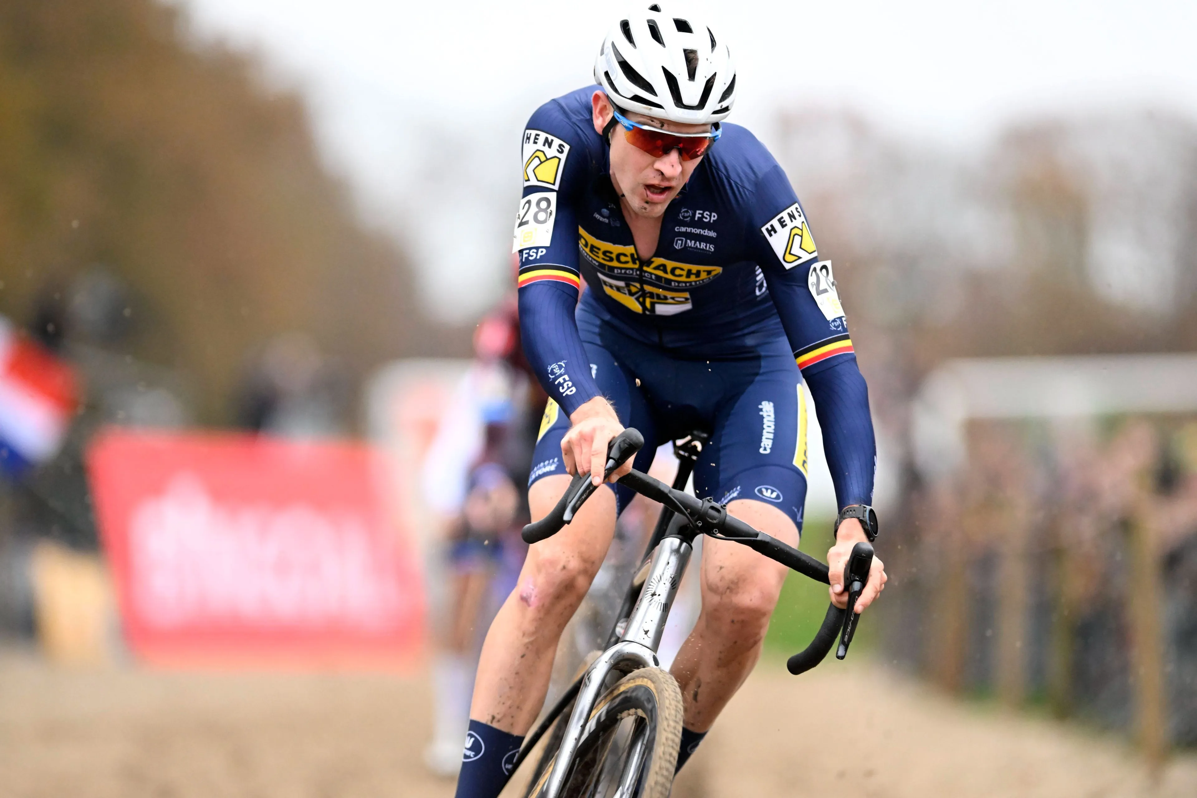 "Als je zes, zeven kilometer van mijn deur moet overslaan.. Ik had tranen in mijn ogen" - Toon Aerts nu blij met race als beste achter Mathieu van der Poel