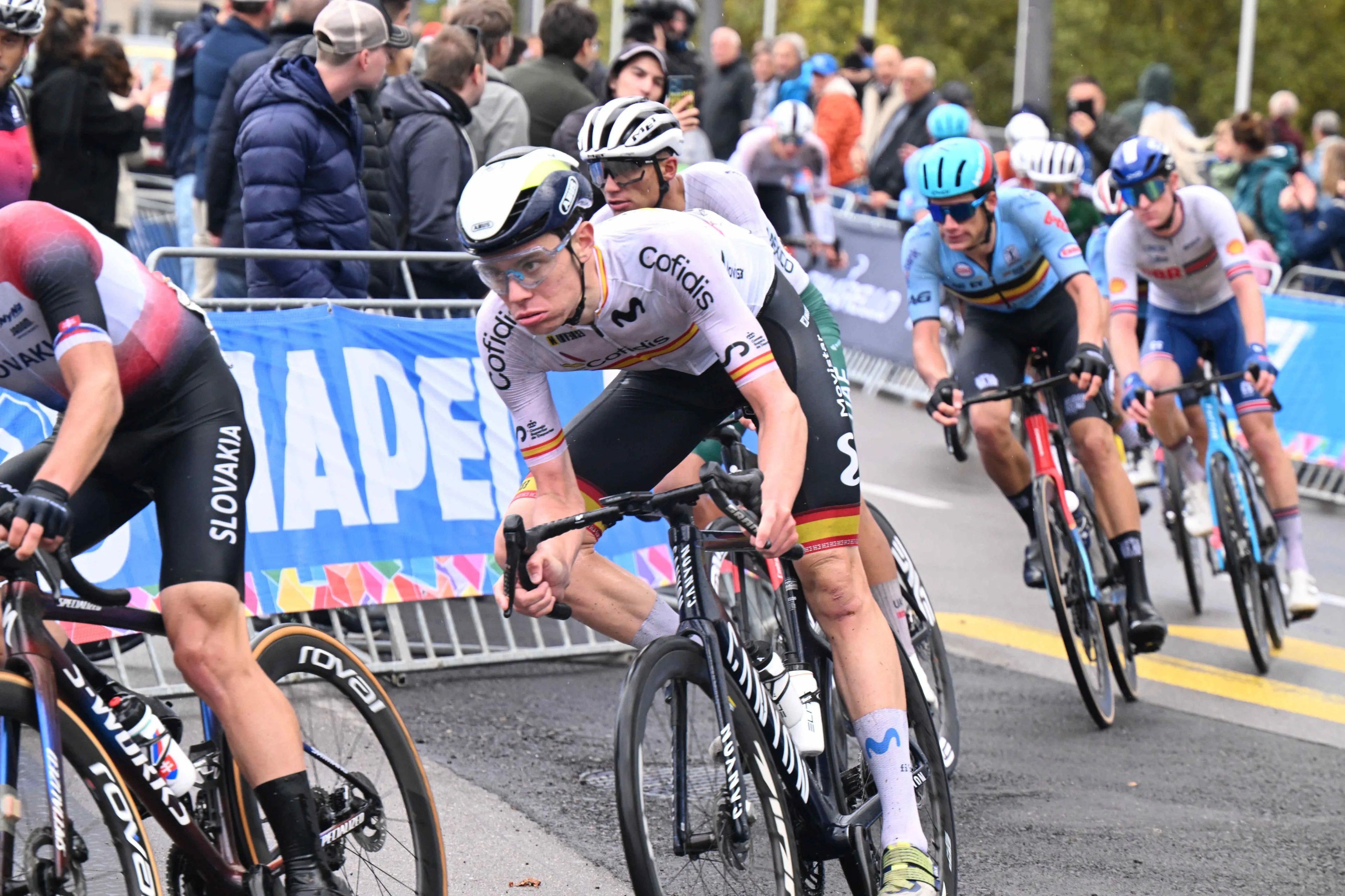 Een ploegmaat minder voor Wout van Aert - Visma verliest nog een renner voor kasseiklassiekers door blessure