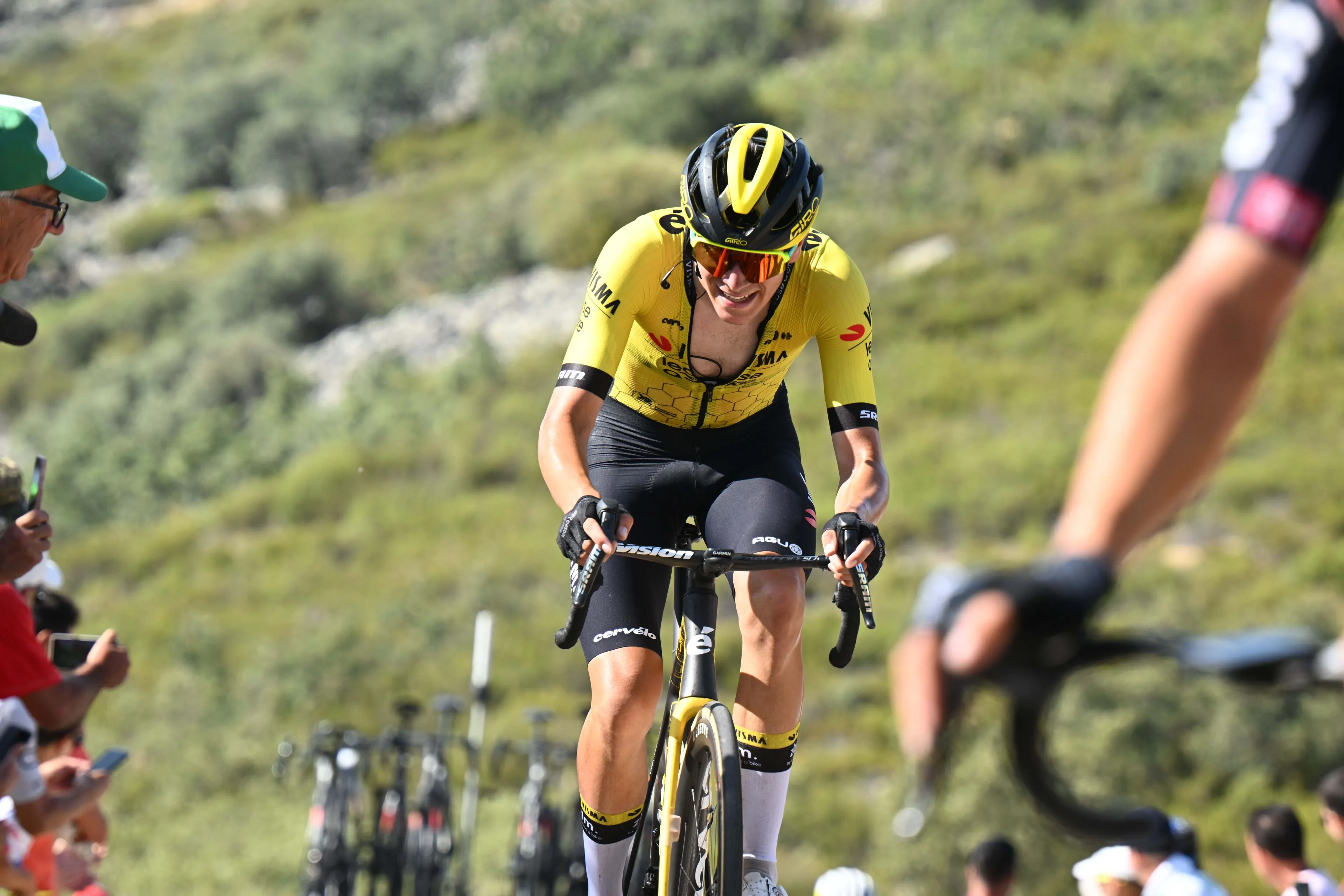 Cian Uijtdebroeks behaalt knappe zesde plaats in etappe 3 Tour of Oman: "Het voelt alsof de motor nog wat moet opwarmen"