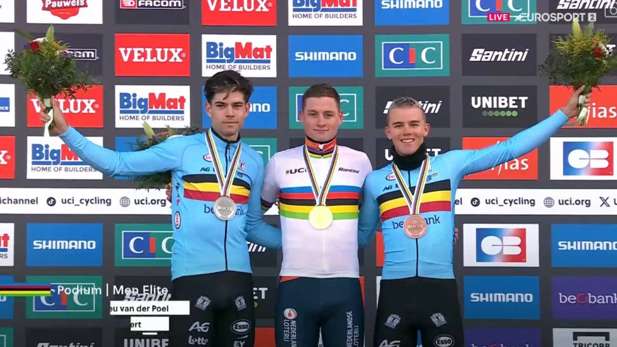 "Ik denk ook dat ik niet veel langzamer was dan Mathieu van der Poel" - Wout van Aert betreurt slechte start op WK Cyclocross