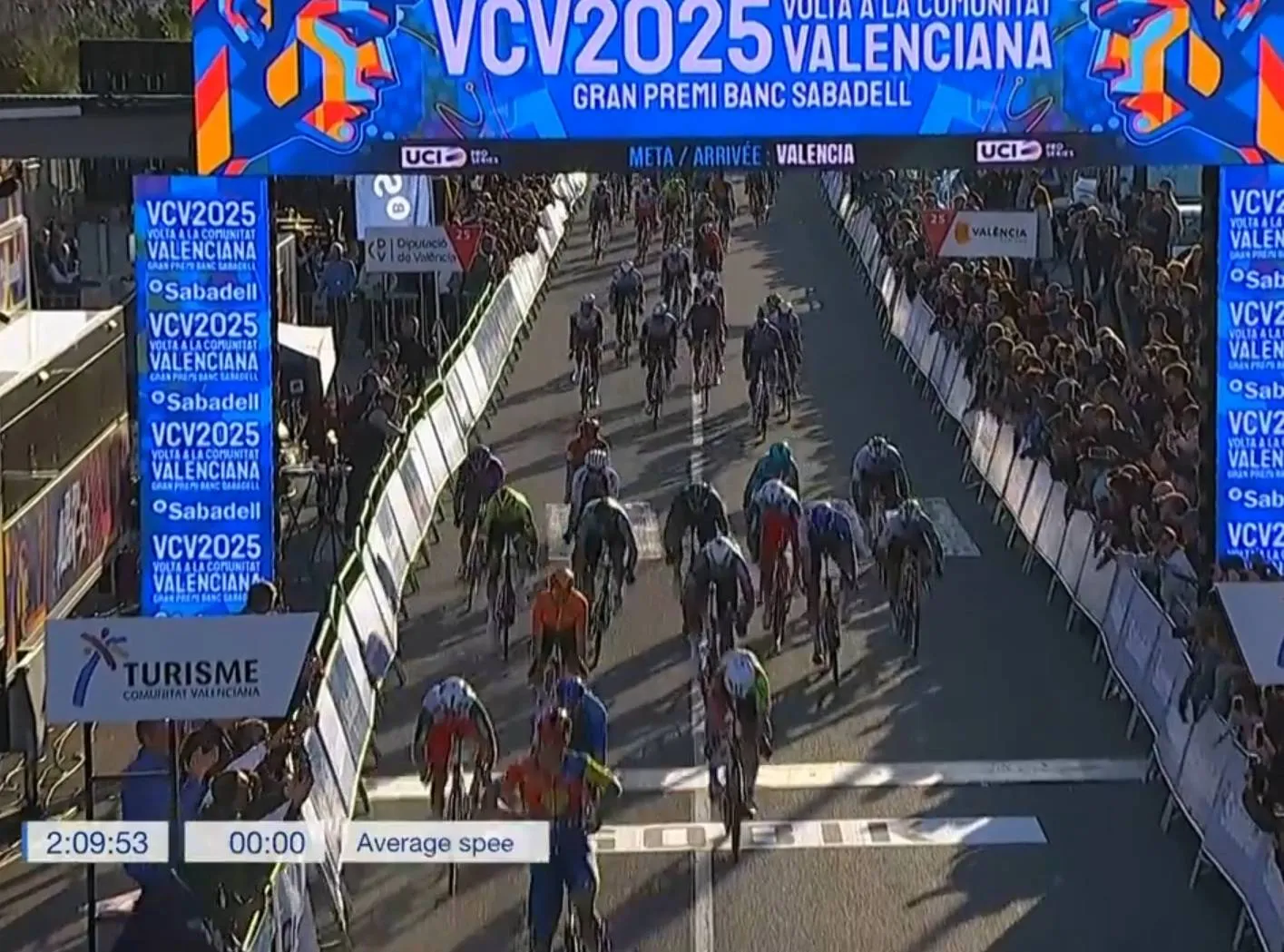 Volta a Comunitat Valenciana | Jonathan Milan wint etappe 5 terwijl Santiago Buitrago zijn eerste eindzege boekt