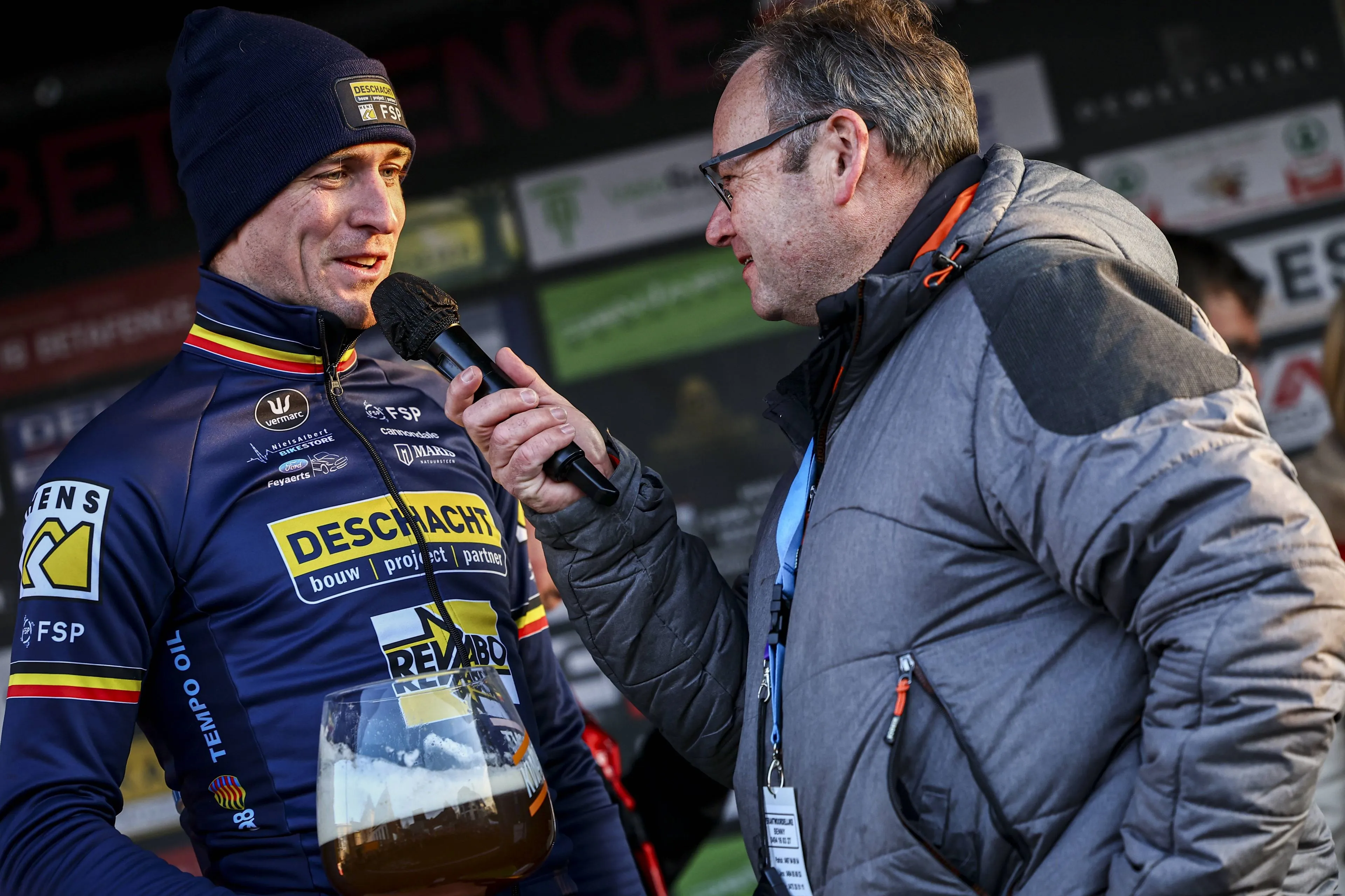 "Dat was vloeken, want ik had een goede dag" - Vechtende Toon Aerts betreurt pech op WK Cyclocross