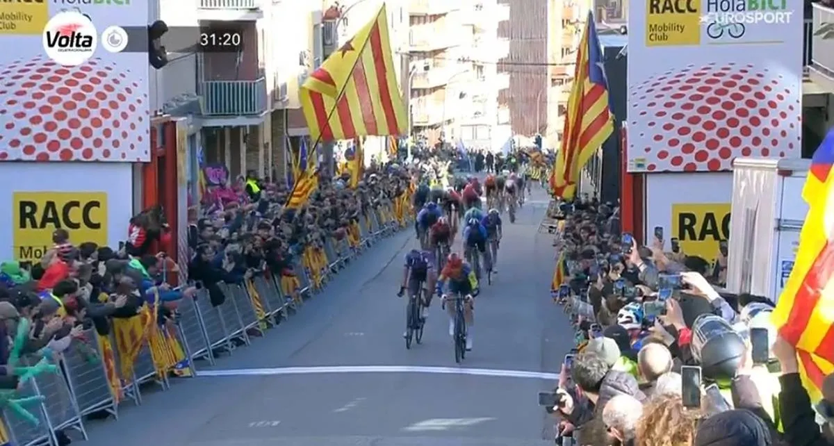 Quinn Simmons wint turbulente zesde etappe Volta a Catalunya met ingekort parcours en geneutraliseerde finale