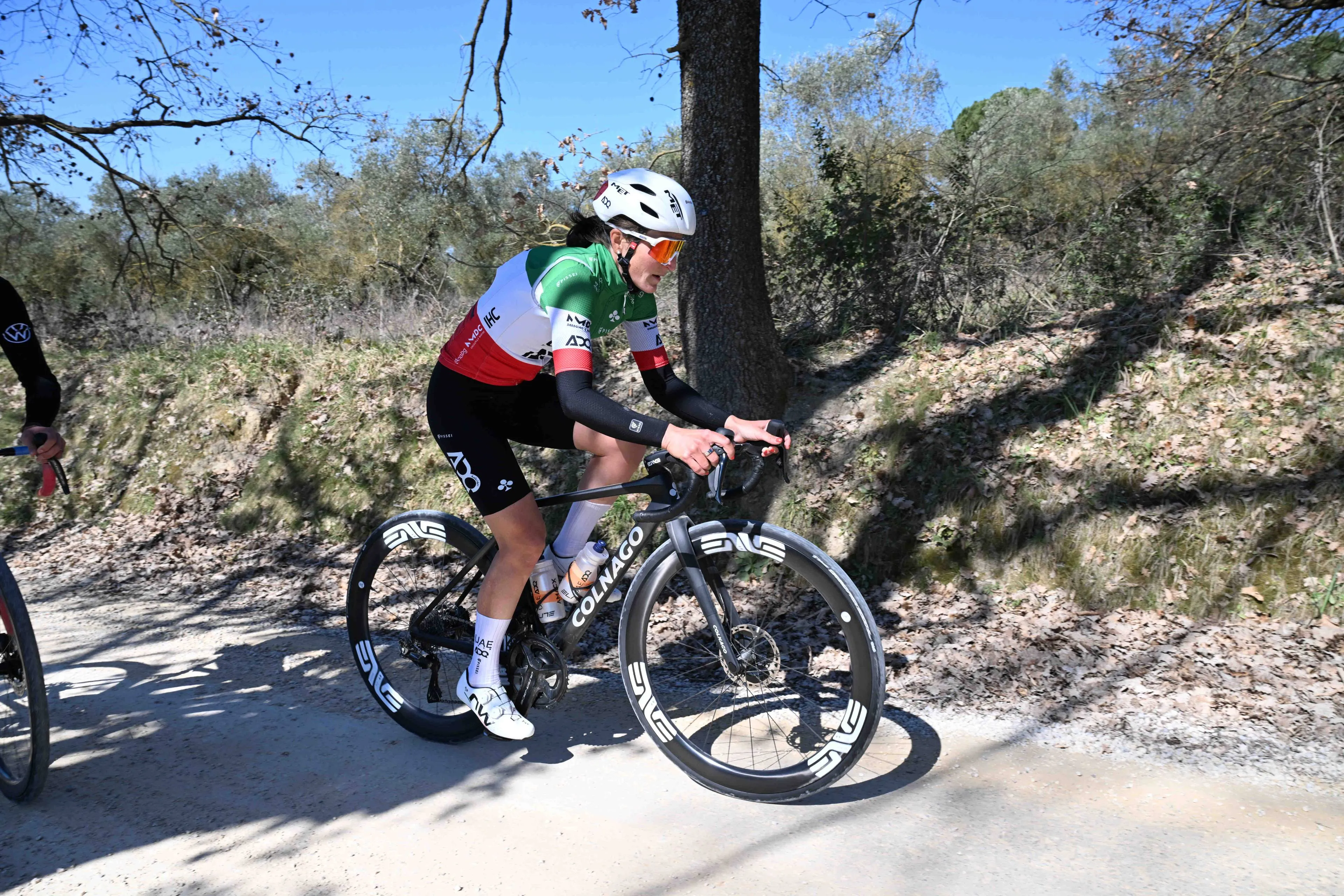 Elisa Longo Borghini onthult oorzaak van triestige Strade Bianche Donne: "Ziek worden tijdens de race is nooit ideaal"