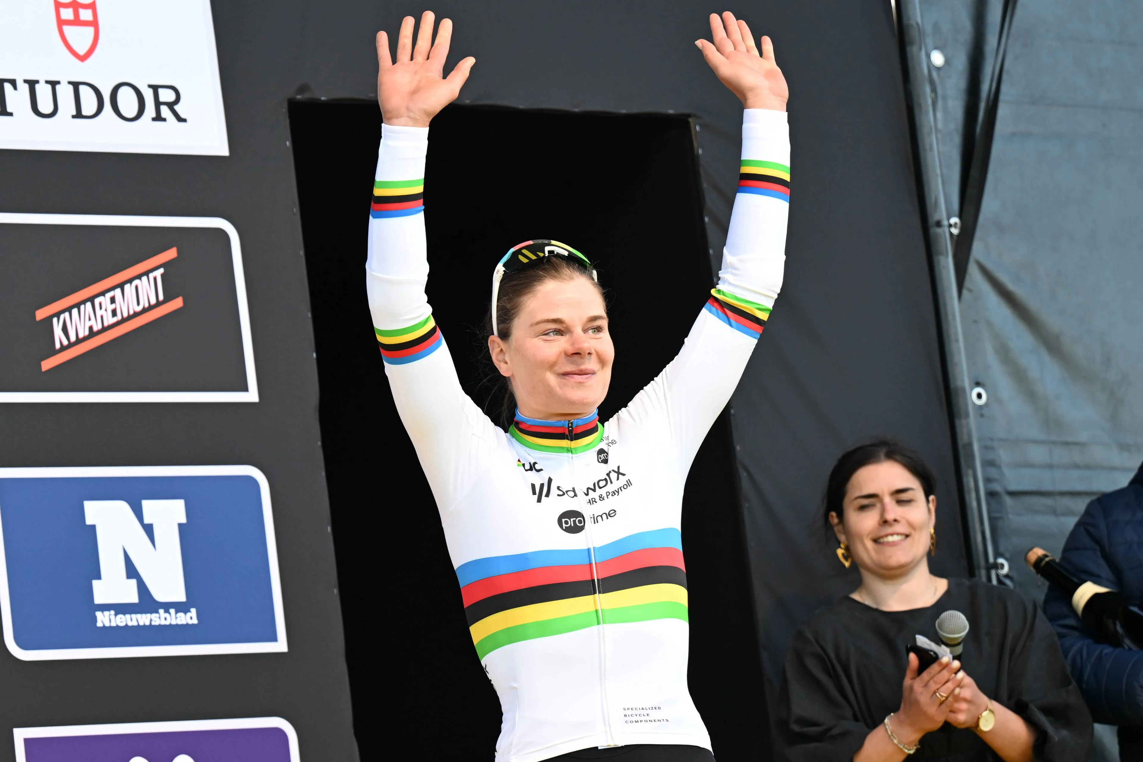 "Was ik maar zo'n kampioene als haar" - Wie was de dubbelganger van Lotte Kopecky in de Ronde van Vlaanderen?