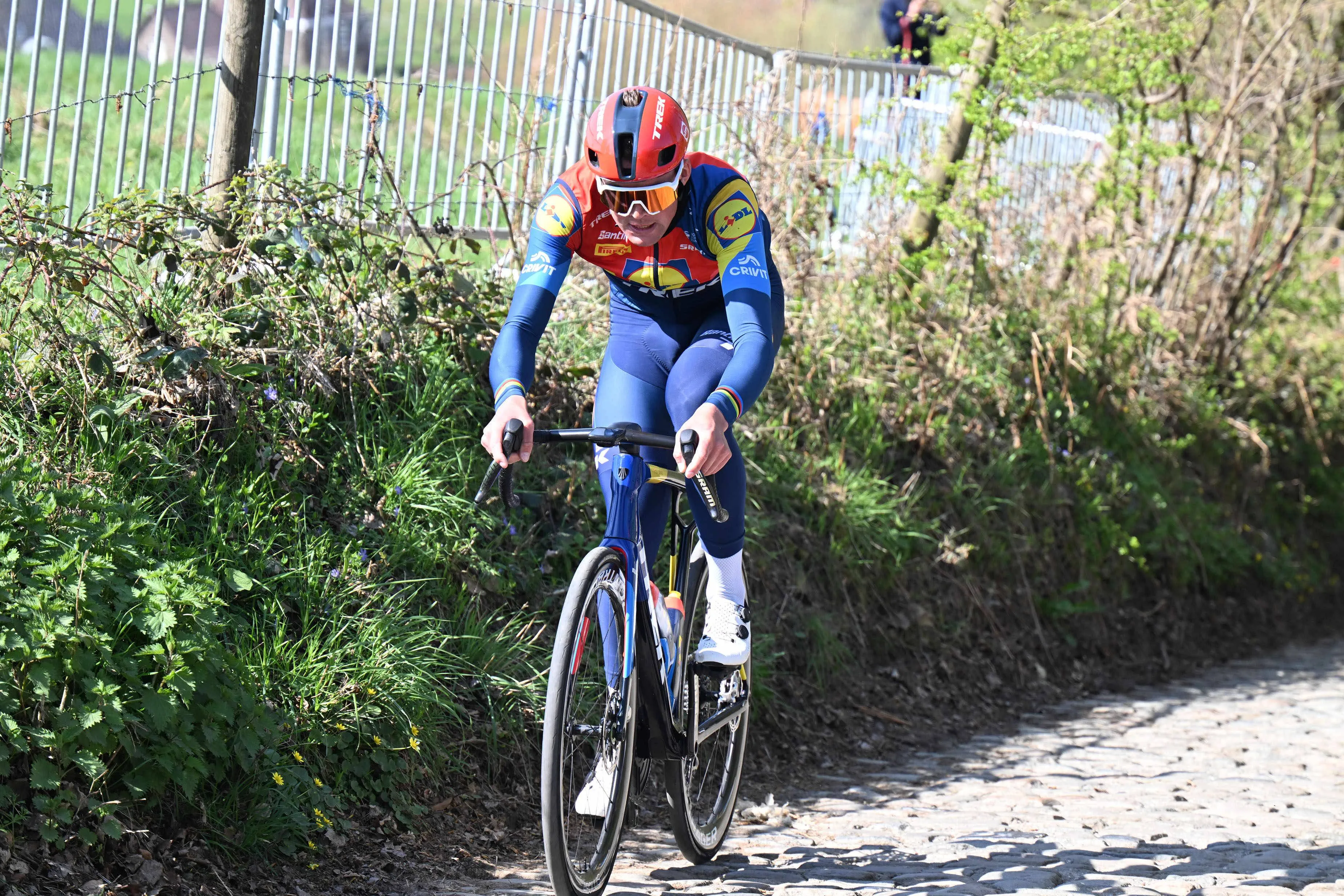 "Hij was gewoon van een ander niveau" – Mads Pedersen accepteert tweede plaats achter sterke Pogacar in Ronde van Vlaanderen