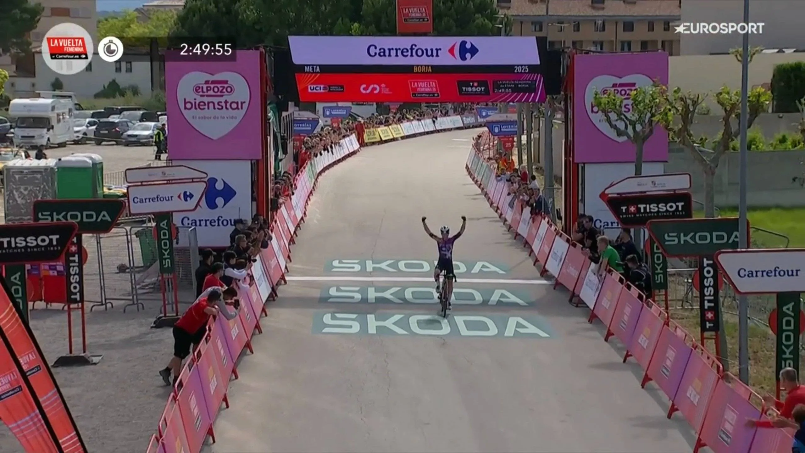 Anna van der Breggen boekt eerste overwinning sinds haar rentree na indrukwekkende afdaling in etappe 4 van La Vuelta Femenina