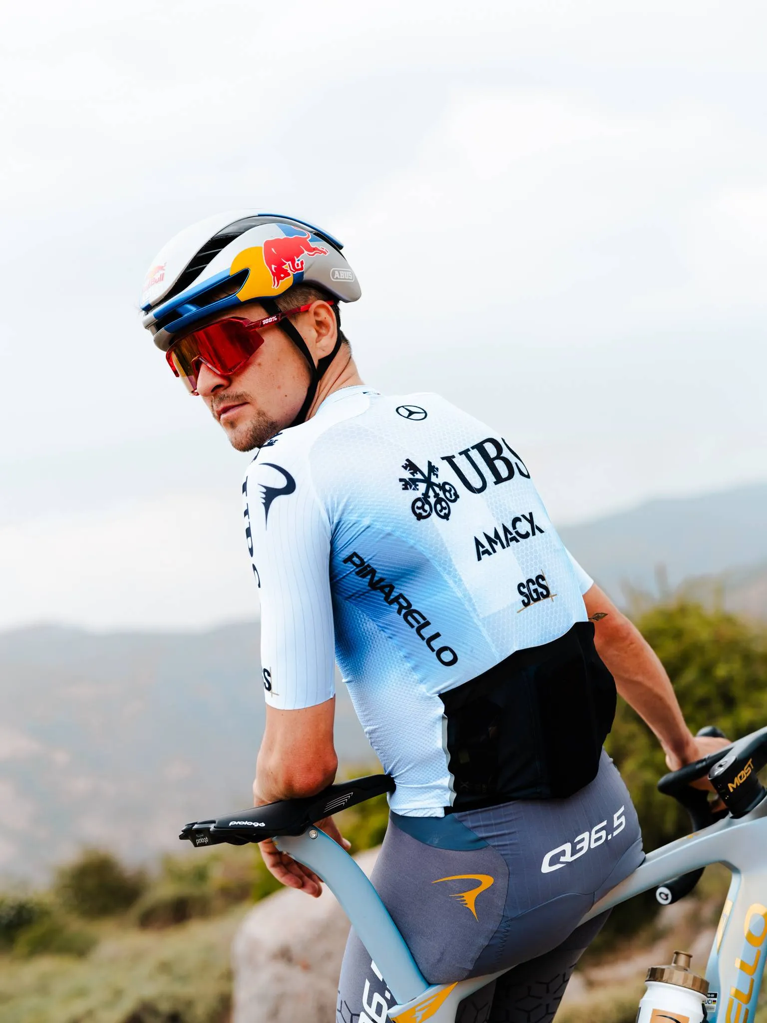 Tom Pidcock in the special 2026 Tour de France jersey of Pinarello Q36.5