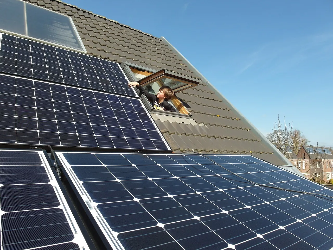 solar panels 681979 1280