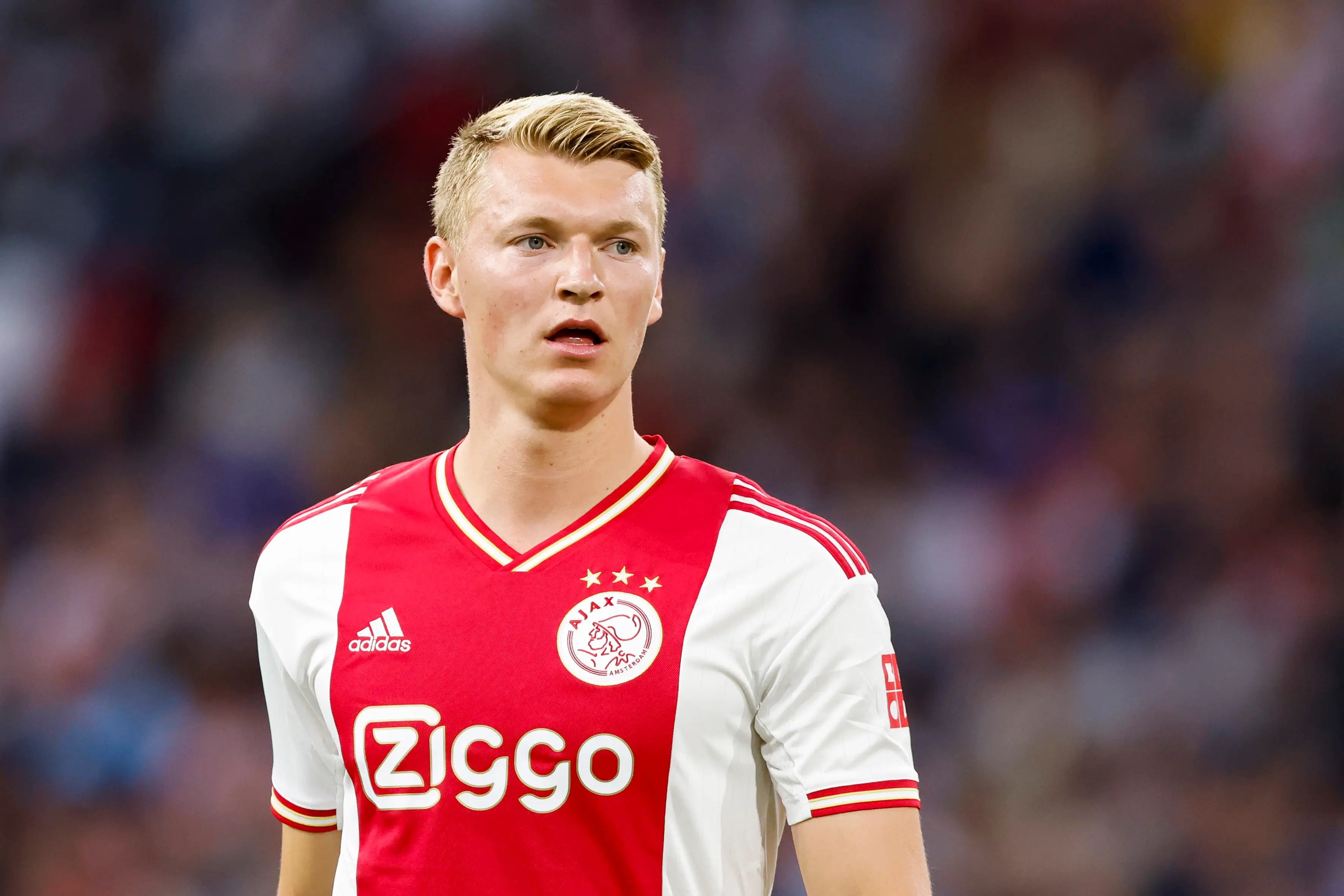 Rondom Ajax: Schuurs noemt beste ploeggenoot bij Ajax: 'Dat zie je heel weinig'