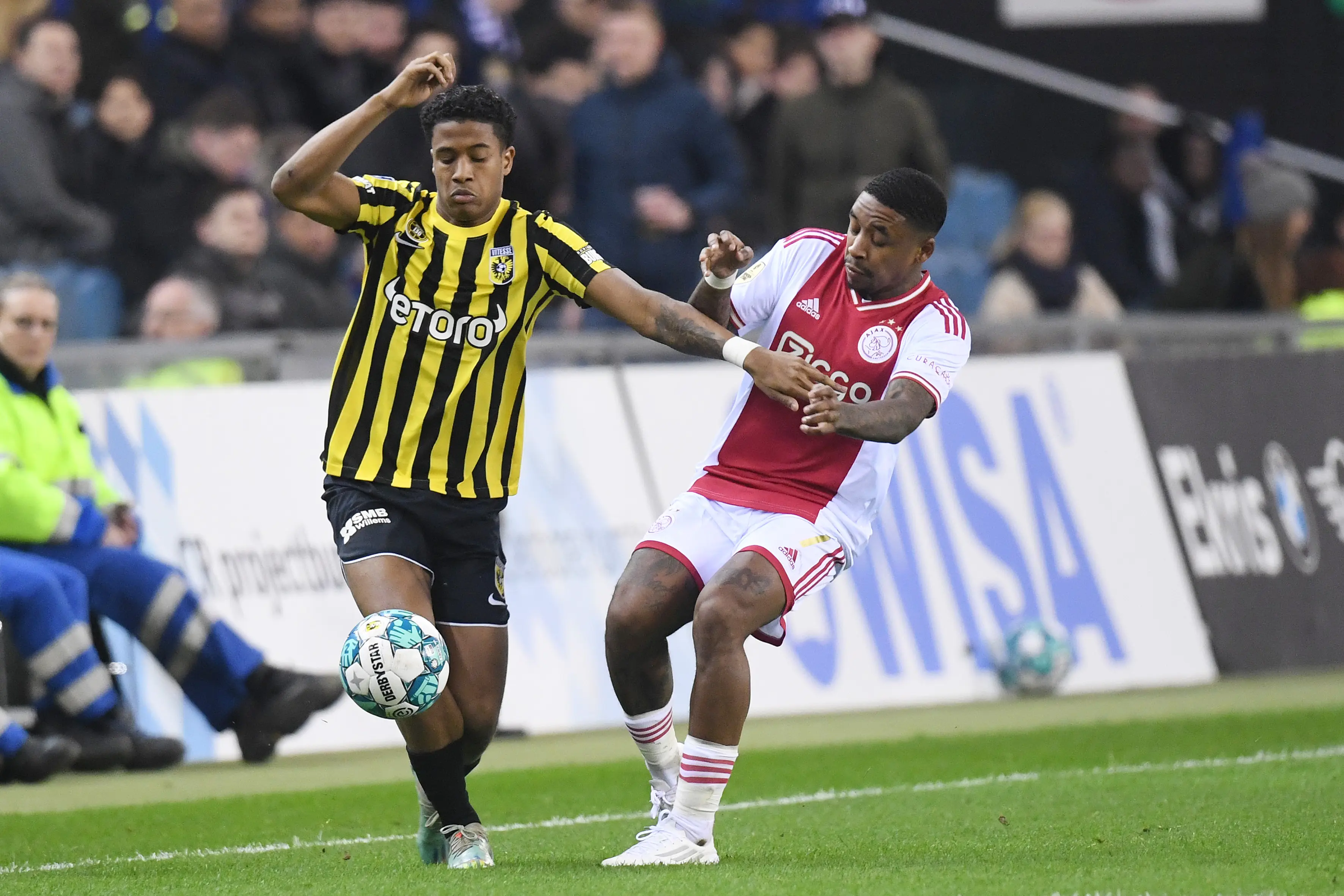 Flamingo: 'Had Bergwijn onder controle, hij is er niet echt langs geweest toch?'