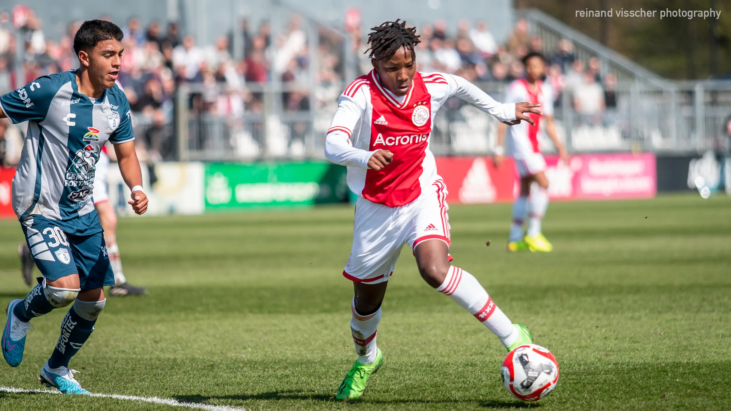 Ajax O17 geeft 0-2 voorsprong weg op bezoek bij AZ O17