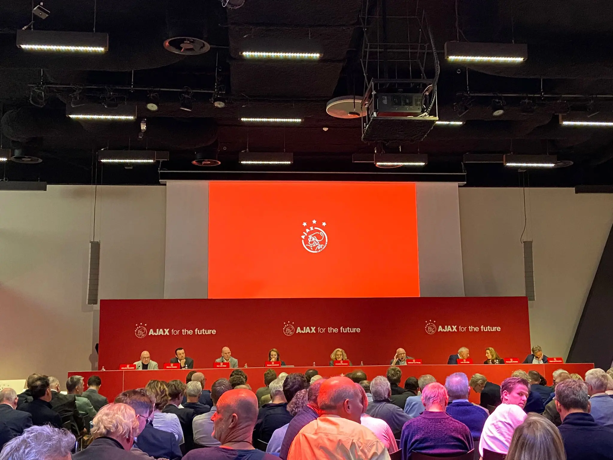 Diepe Zakken: Dure zomeraankopen, hoge bonussen en andere vragen voor de AVA