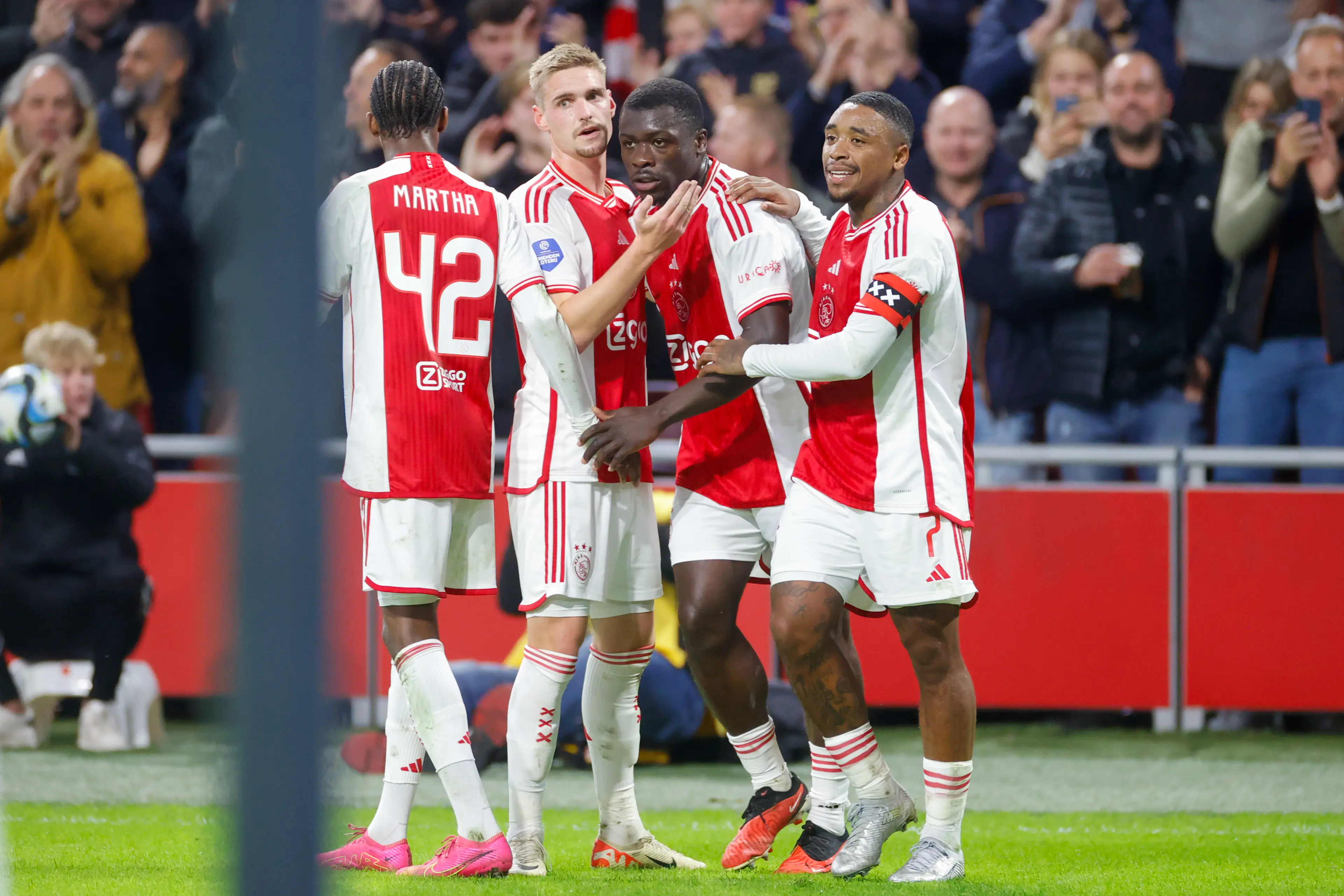 Kranten: 'Bergwijn symboliseert de arbeidslust, het nieuwe elan en spelvreugde bij Ajax'