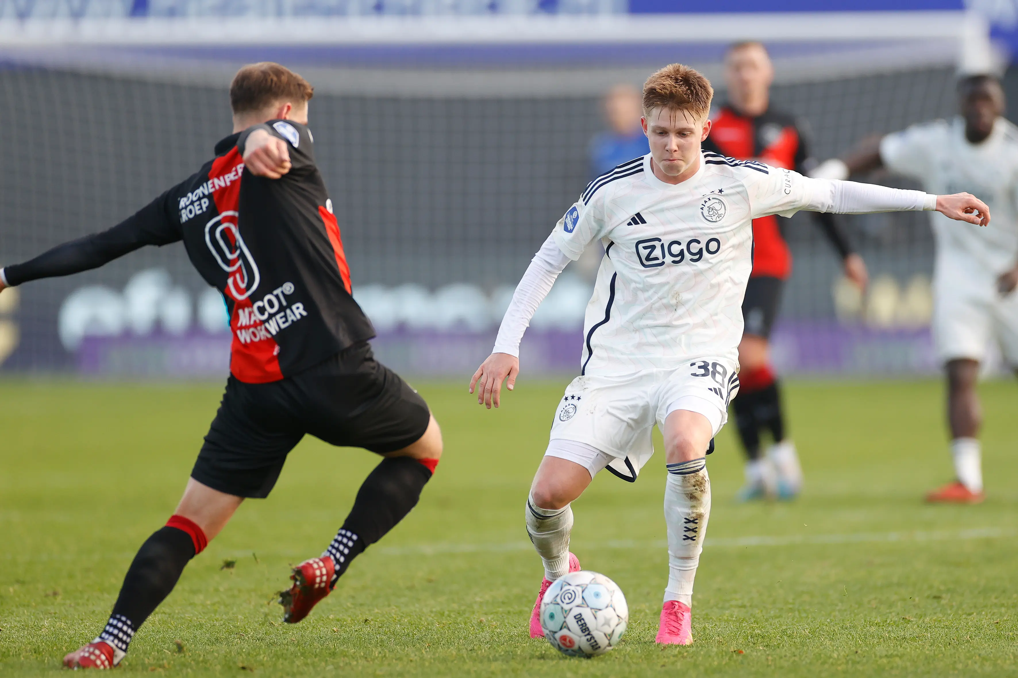 Interlands: Hlynsson debuteert voor verliezend IJsland, Mikautadze speelt gelijk tegen Schotland