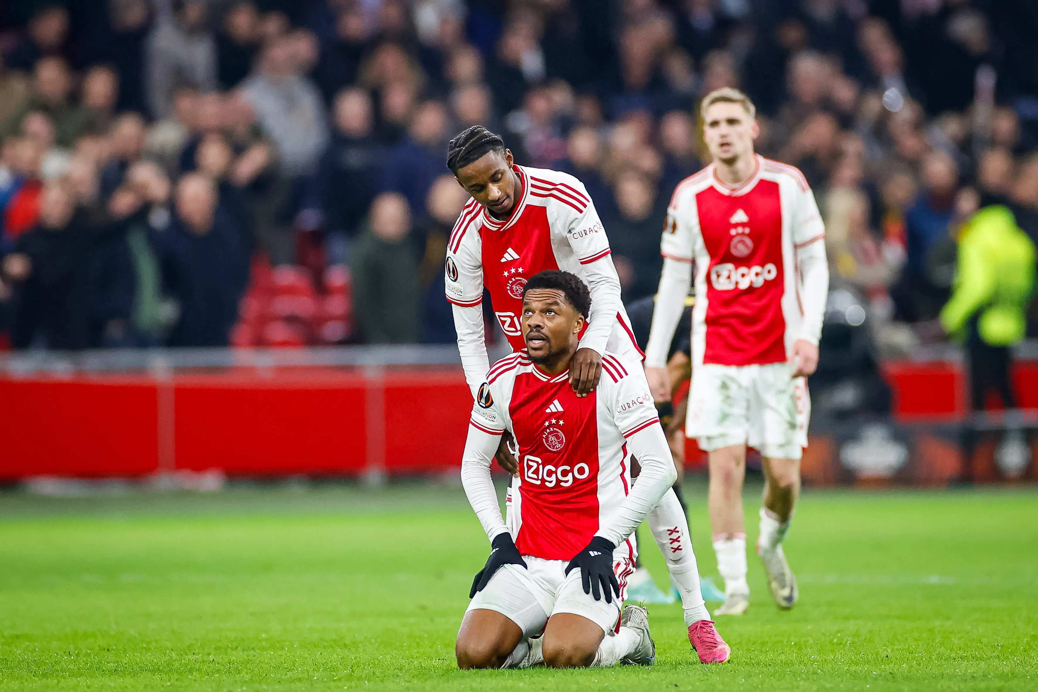 Akpom gefrustreerd na gemiste kansen: 'Ik had misschien te veel tijd'