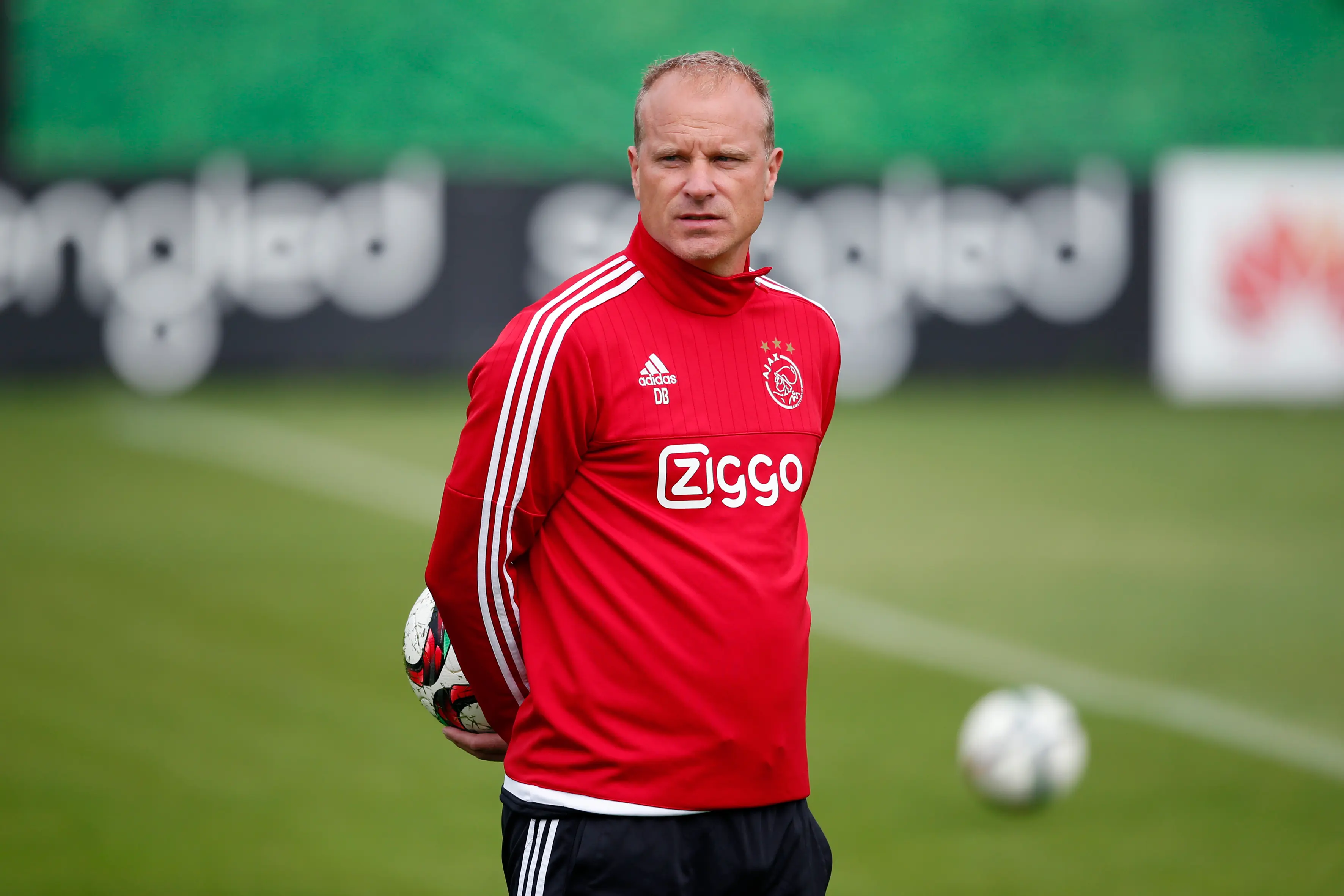 Bergkamp keert nooit meer terug bij Ajax: 'Op heel vervelende manier weggegaan; dan is het klaar ook'