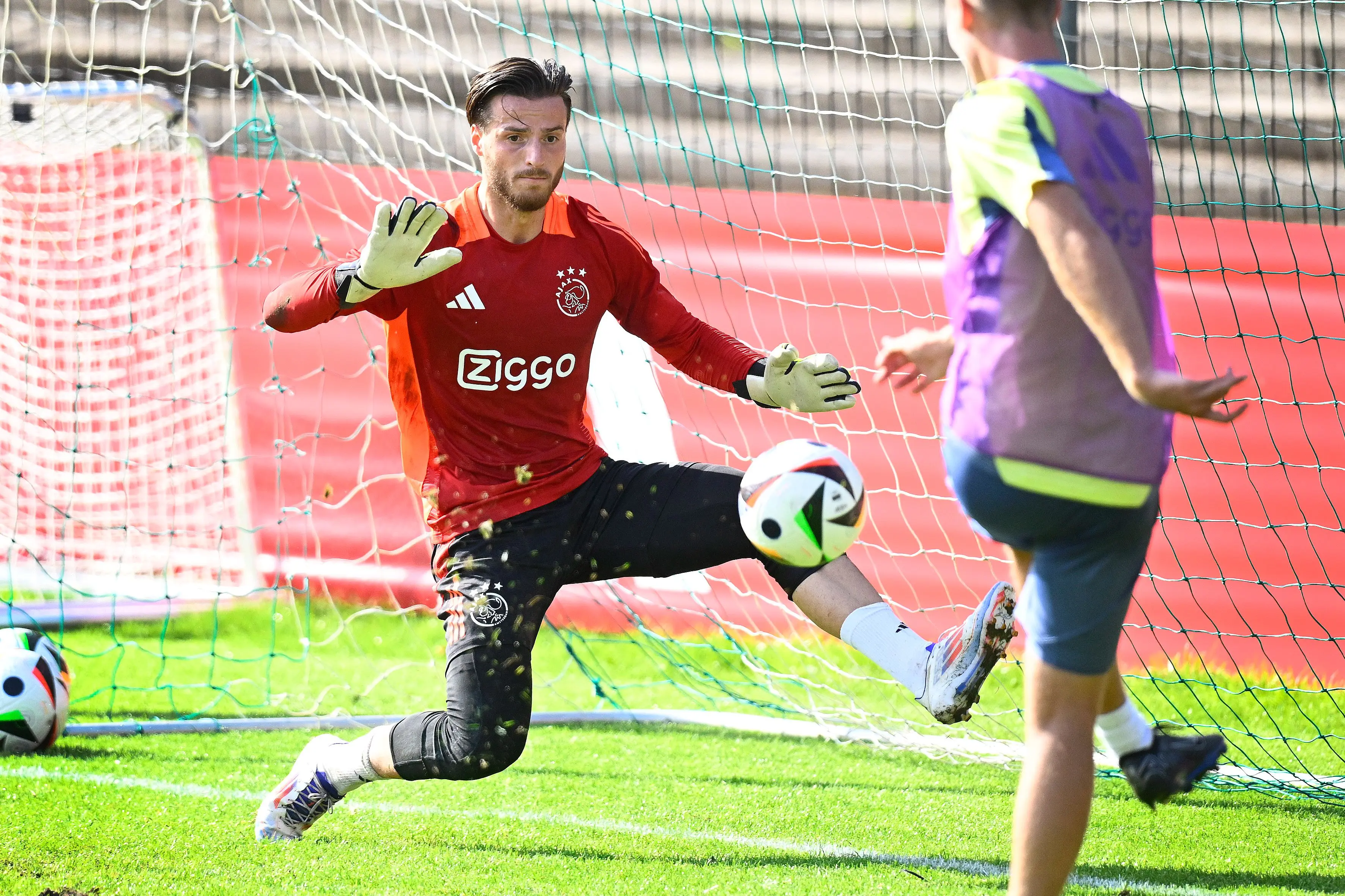 VI: 'Duitse grootmacht meldt zich bij Ajax voor Ramaj