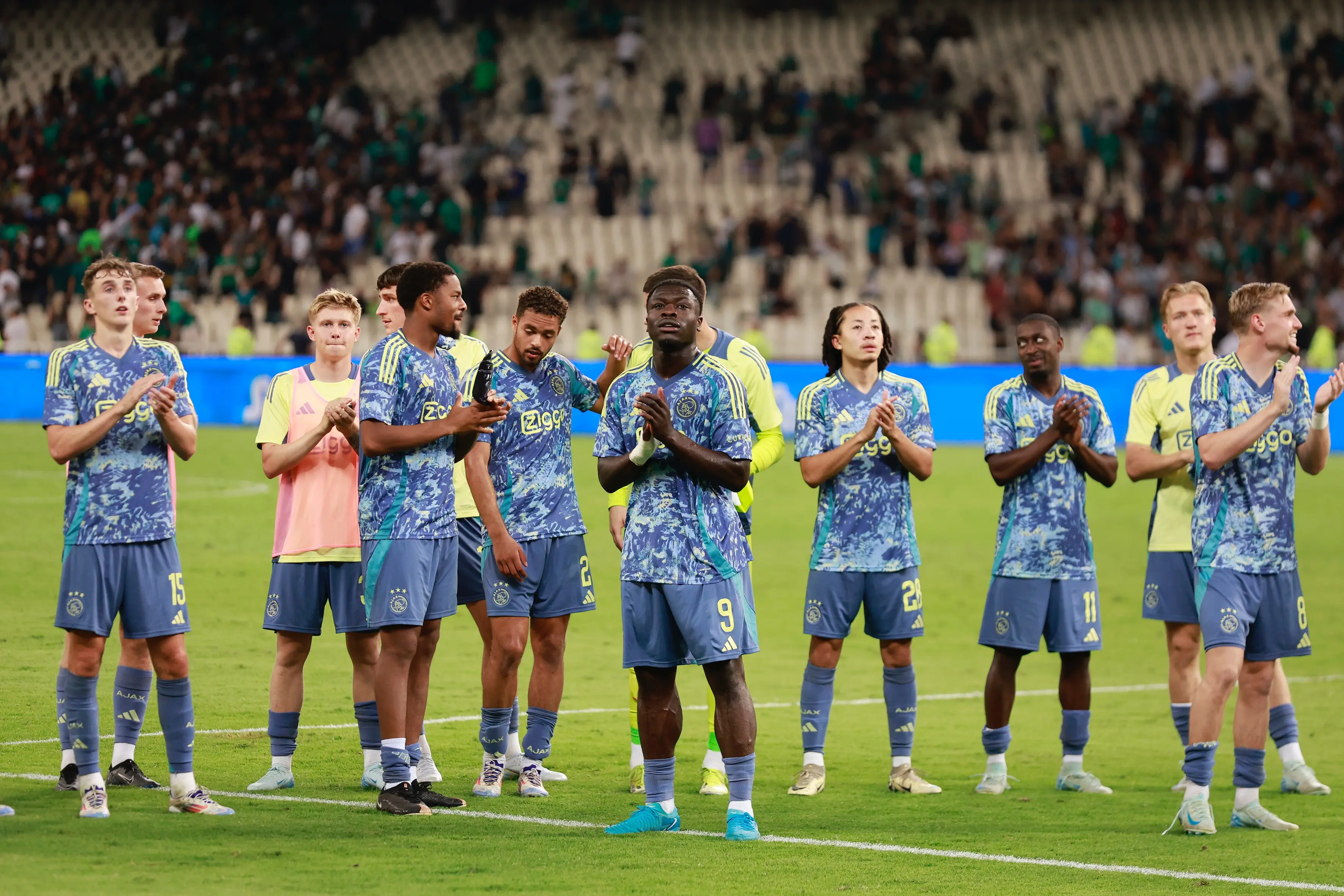 NB: 'Berghuis in vorm is absoluut een topspeler voor een selectie als die van Ajax'