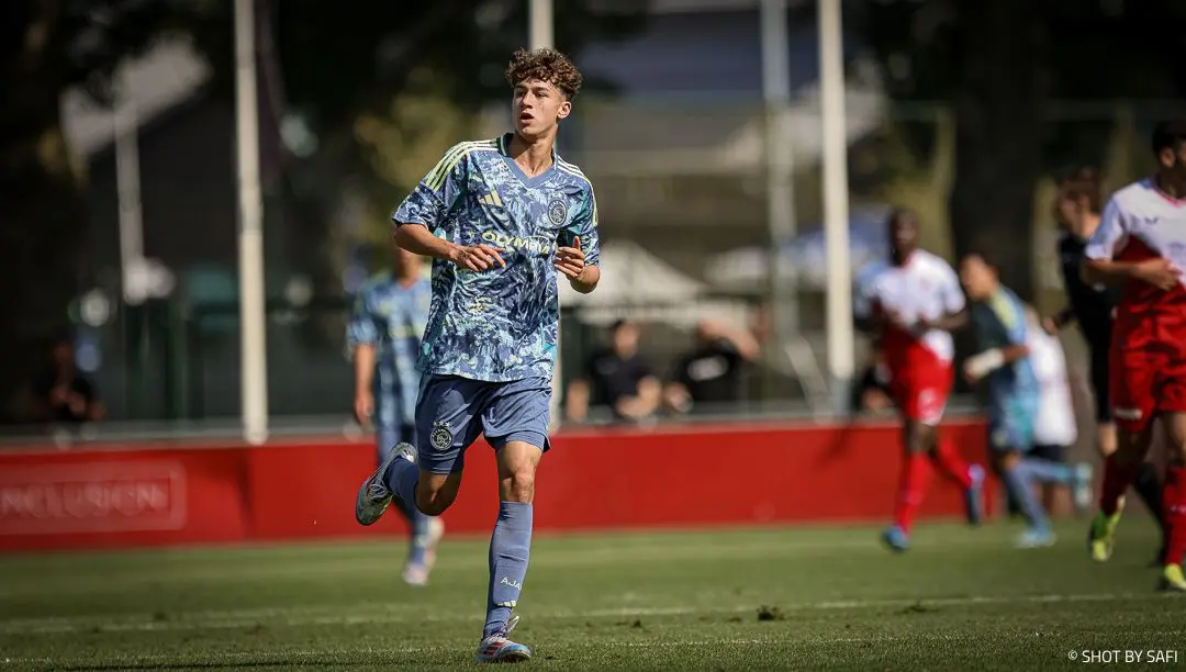 Ajax schuift verdediger Van de Pavert door naar Jong Ajax
