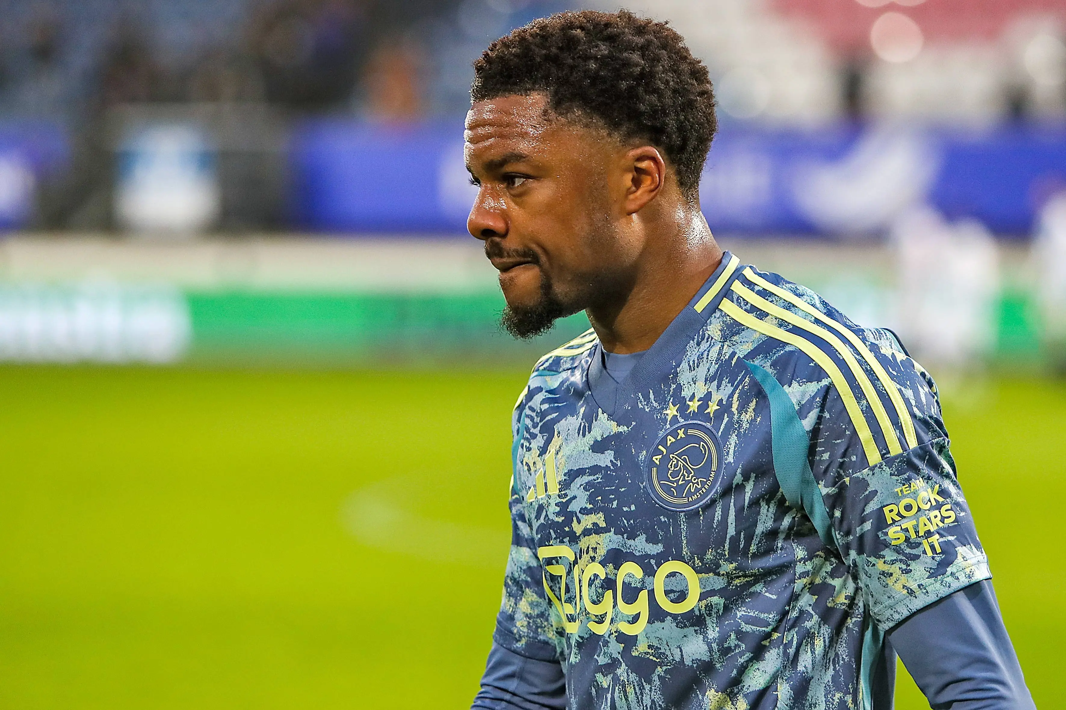'Ajax hoopt onder meer Akpom nog te slijten; Leicester City en Olympique Marseille meest concreet'