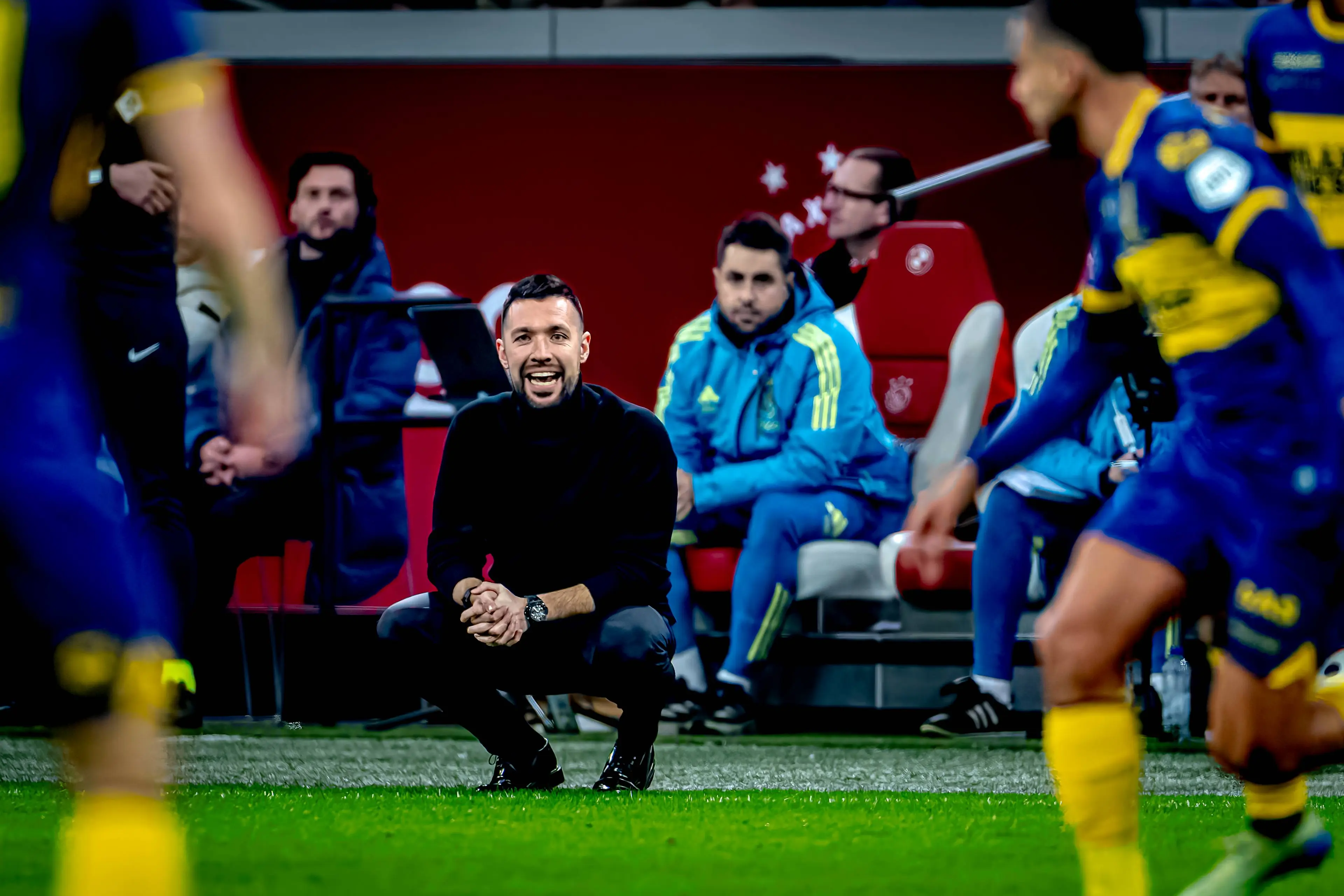 Sutalo keert tegen AZ terug in de wedstrijdselectie Ajax, tweetal kampt met knieklachten