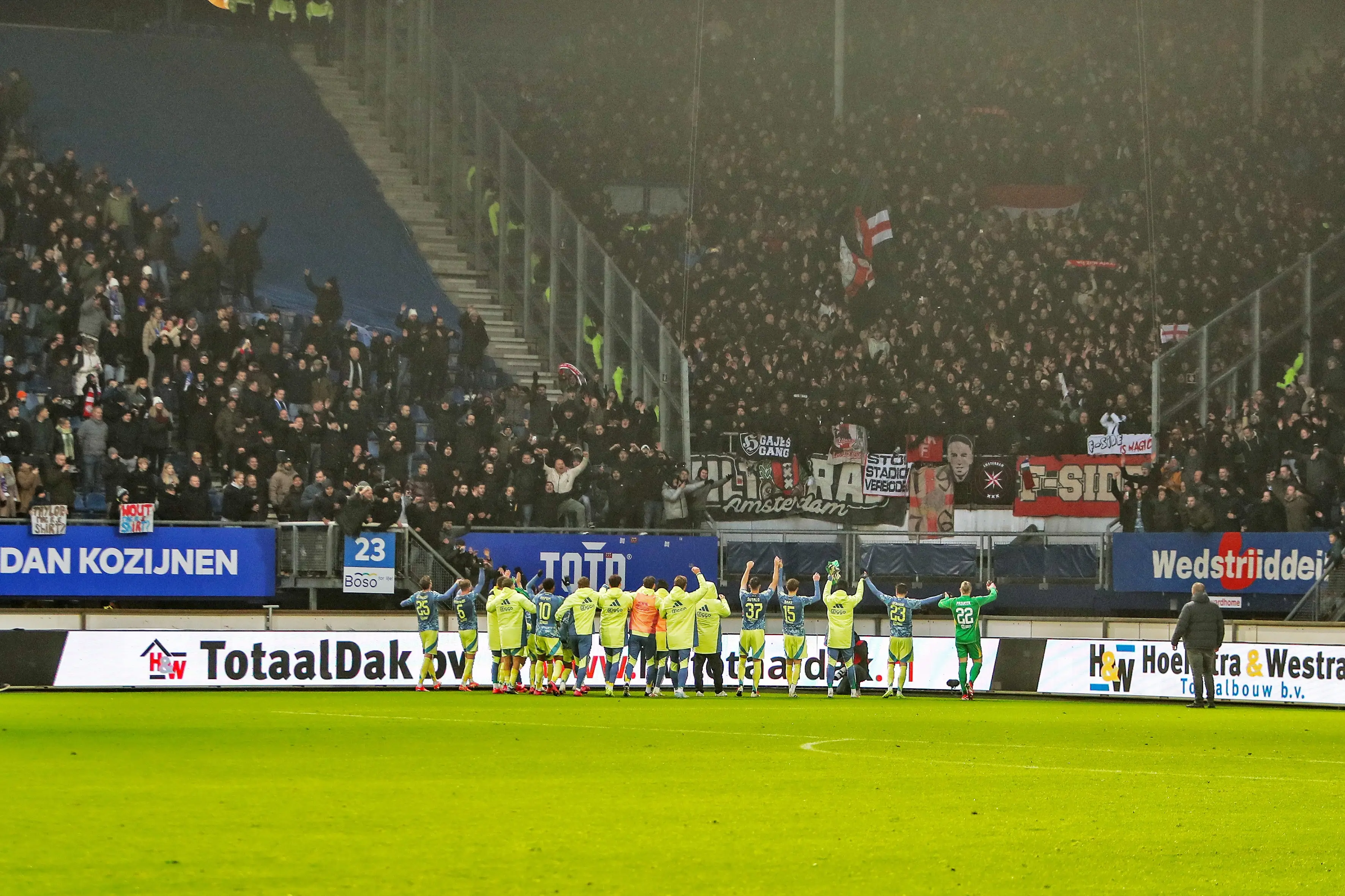 NB: 'Ajax als titelkandidaat neerzetten is echt te vroeg’