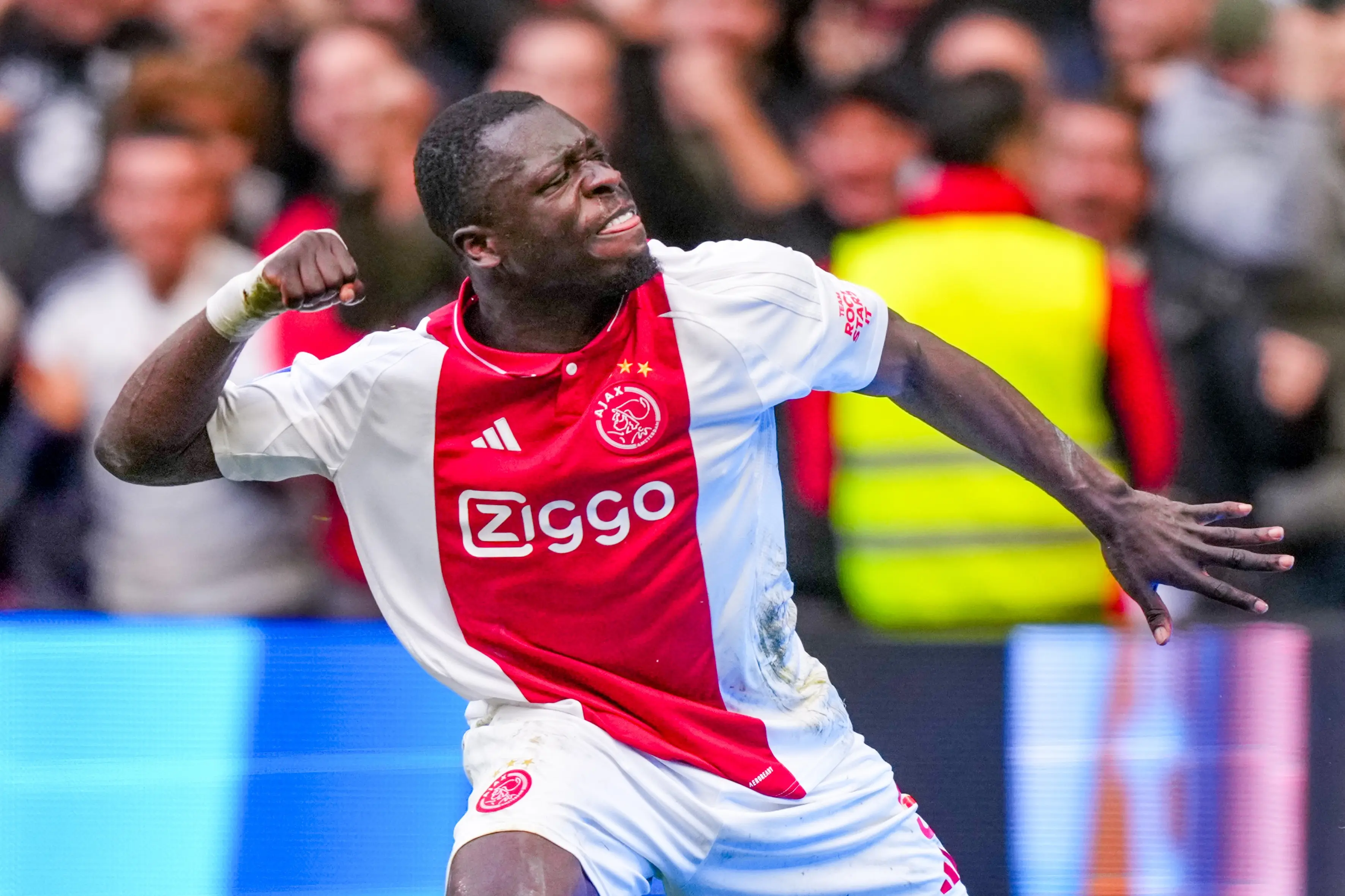 Brobbey komt uit doelpuntendroogte: 'Het gevoel is anders dan eerst'